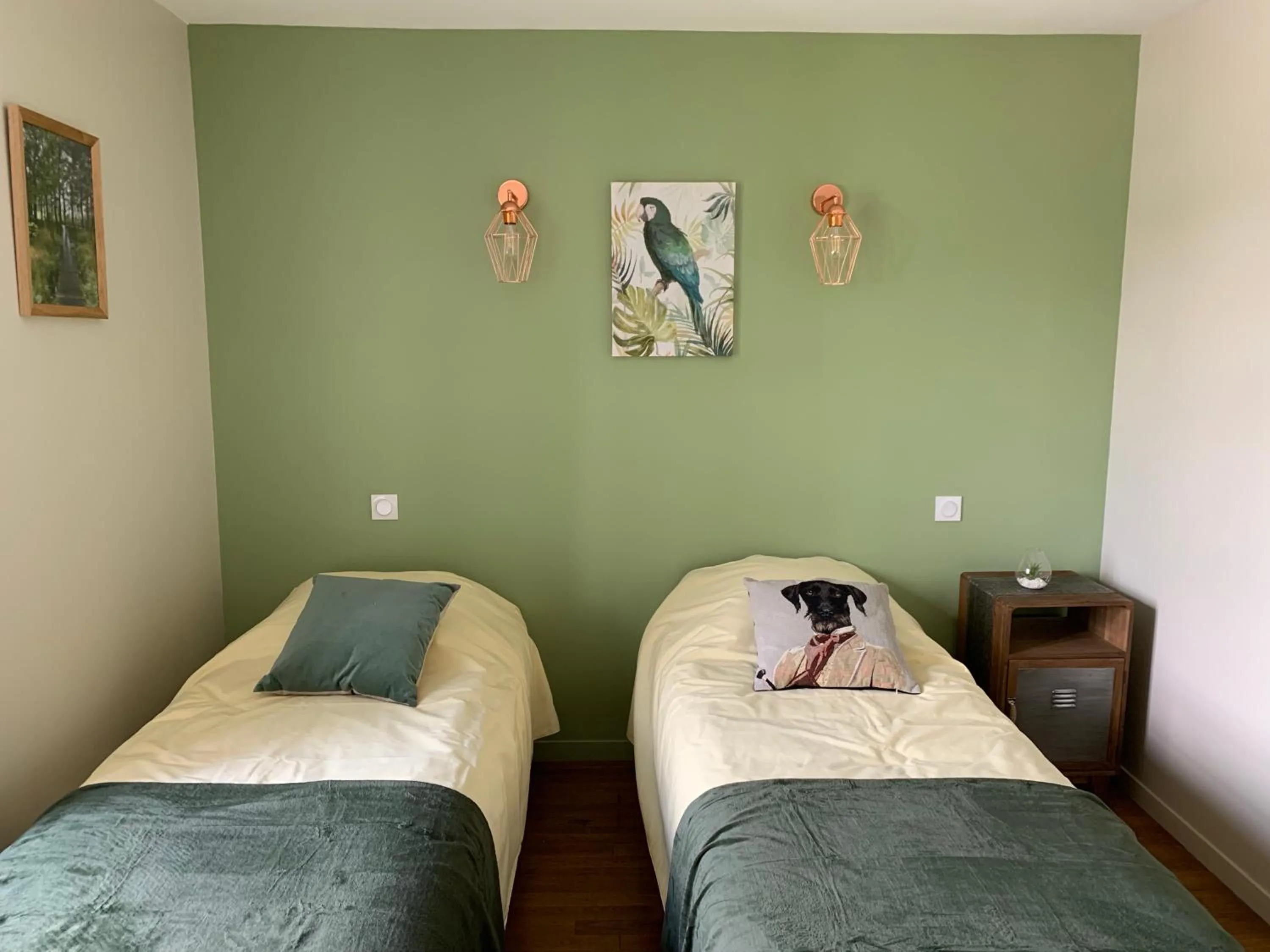 Photo of the whole room, Bed in La maison des Légendes