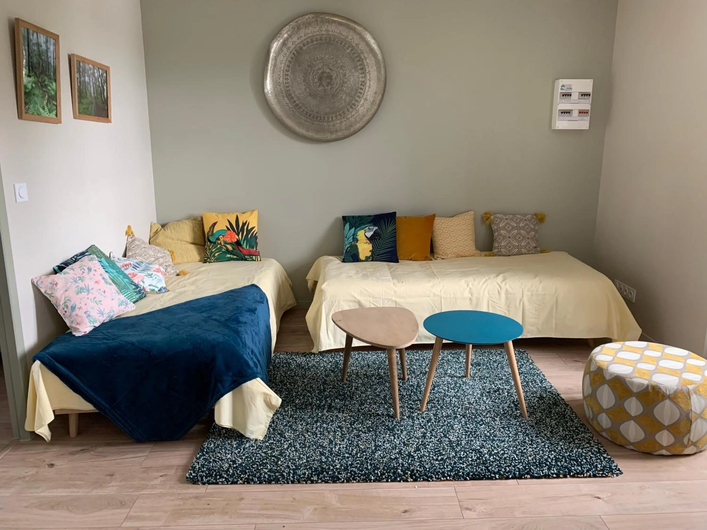 Seating area, Bed in La maison des Légendes