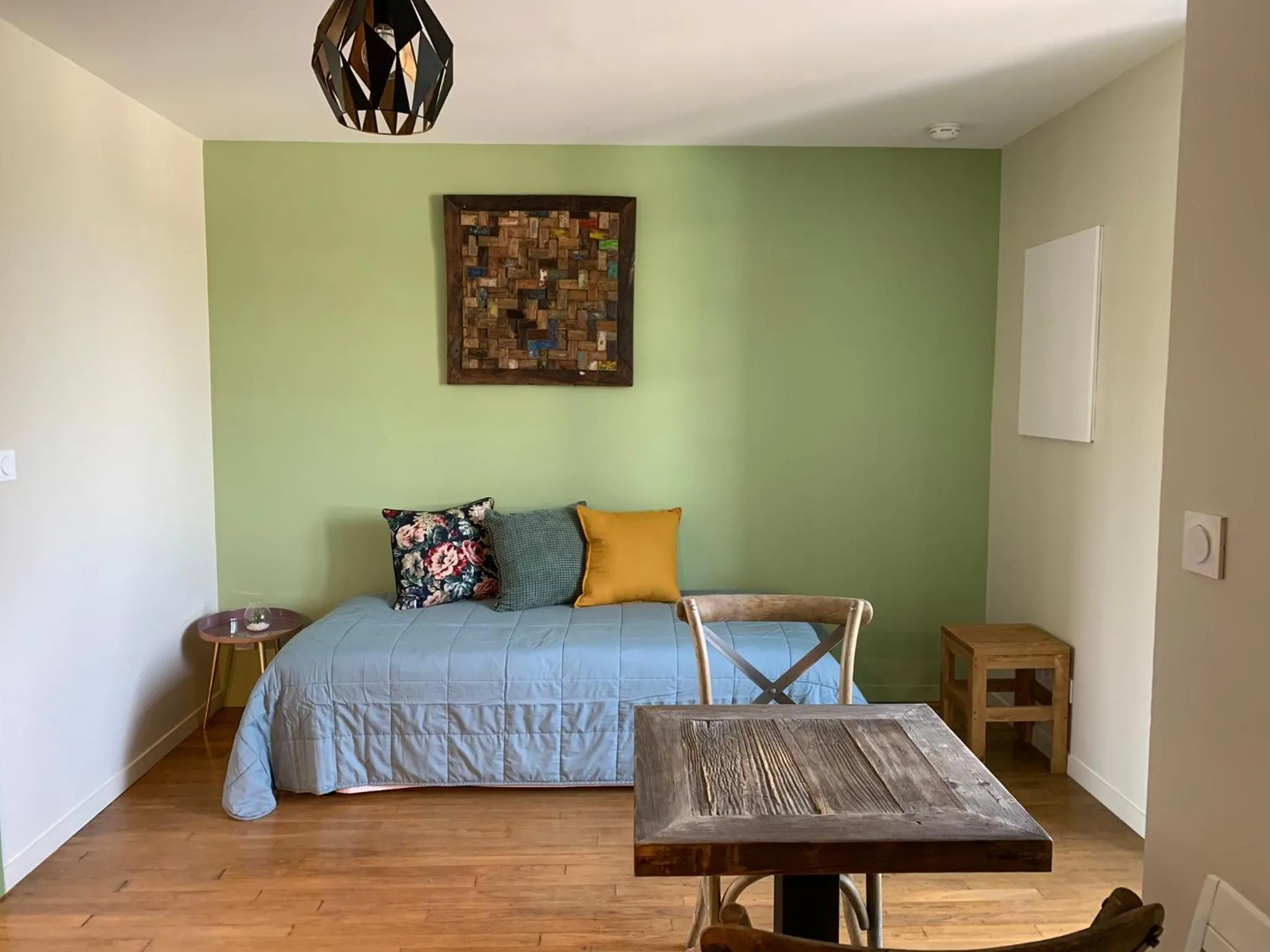 Living room, Bed in La maison des Légendes