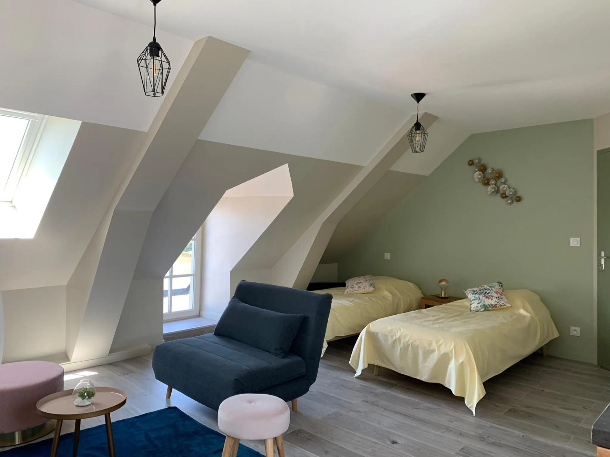 Photo of the whole room, Bed in La maison des Légendes