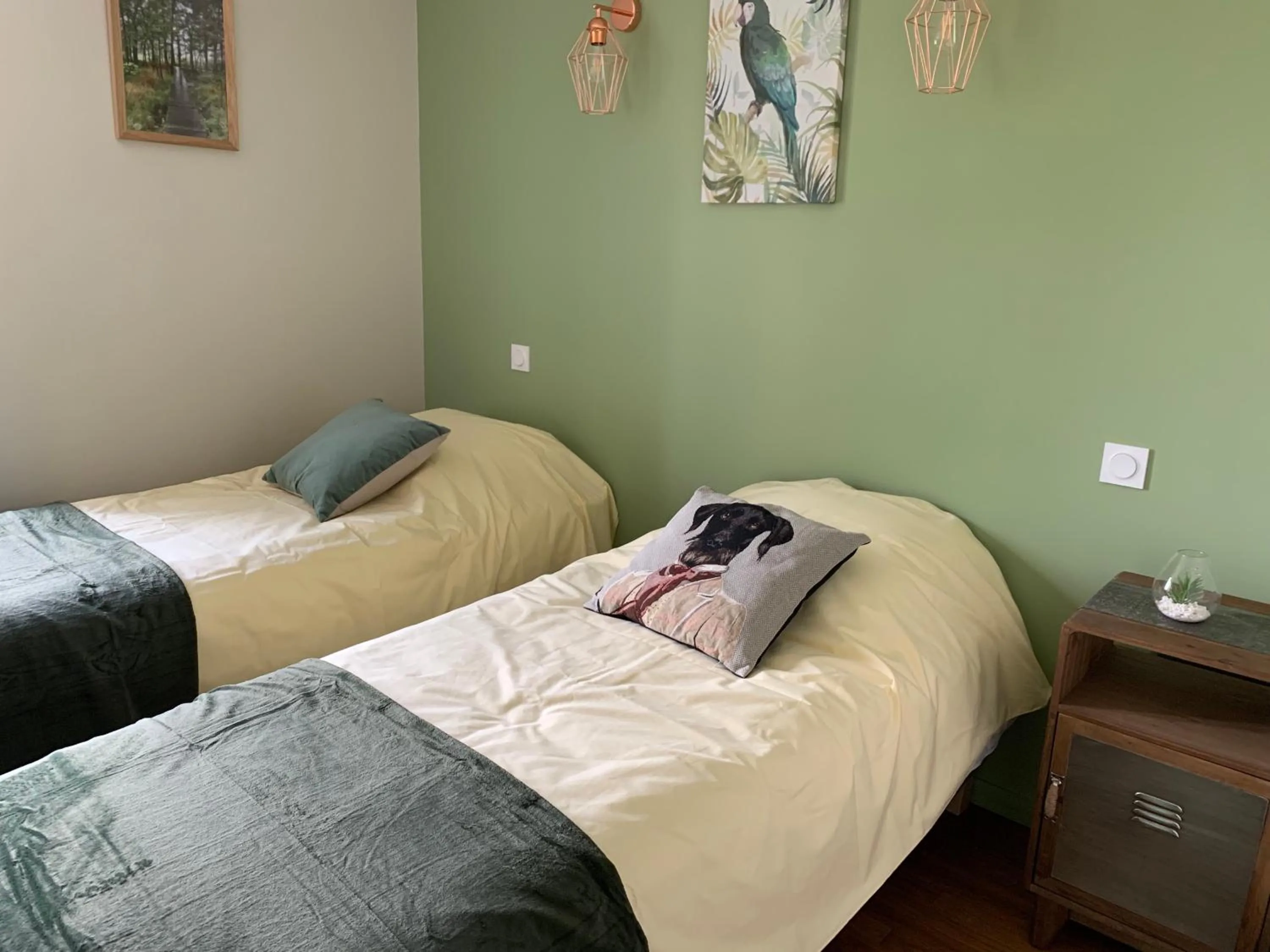 Photo of the whole room, Bed in La maison des Légendes