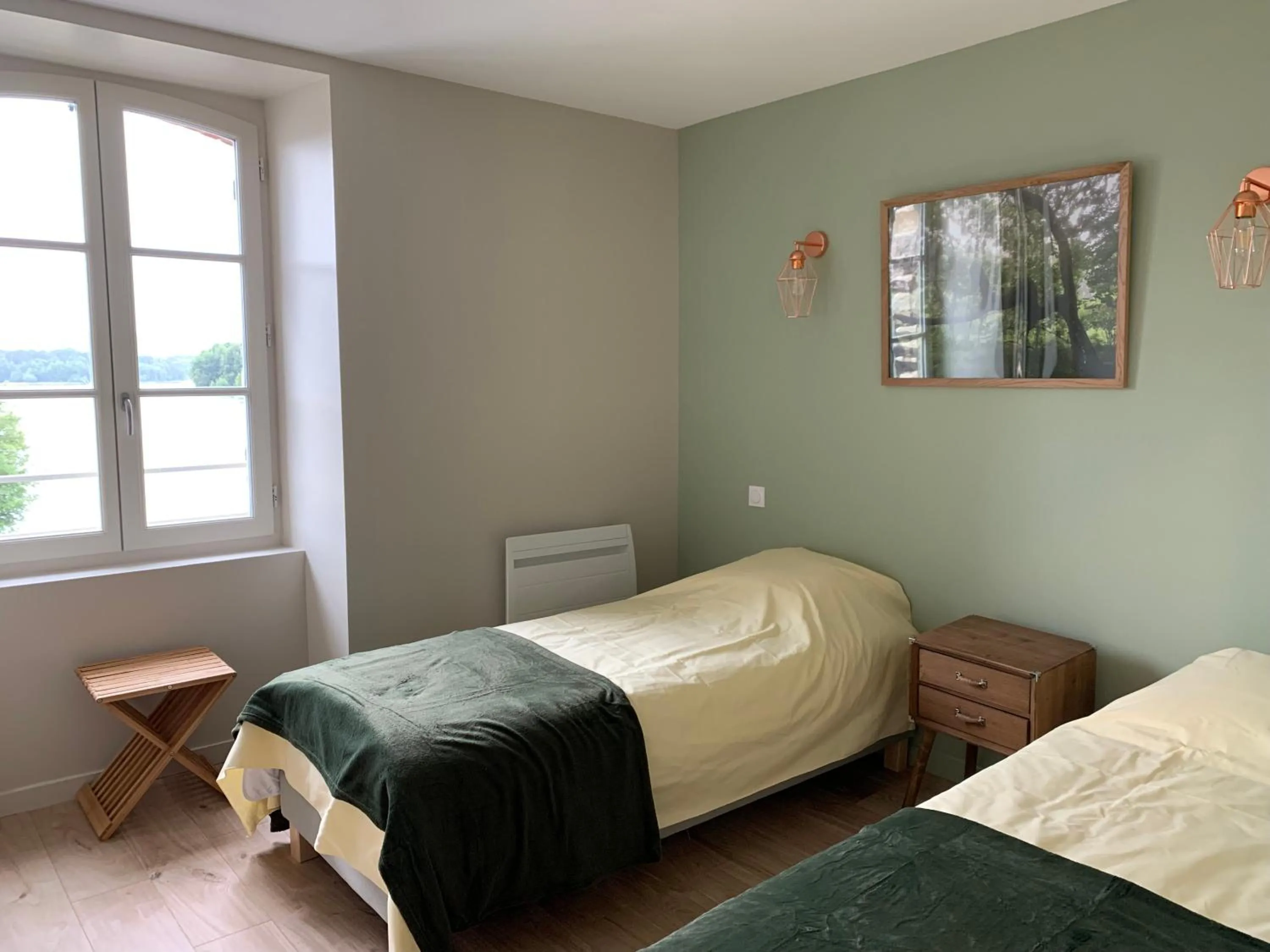 Photo of the whole room, Bed in La maison des Légendes