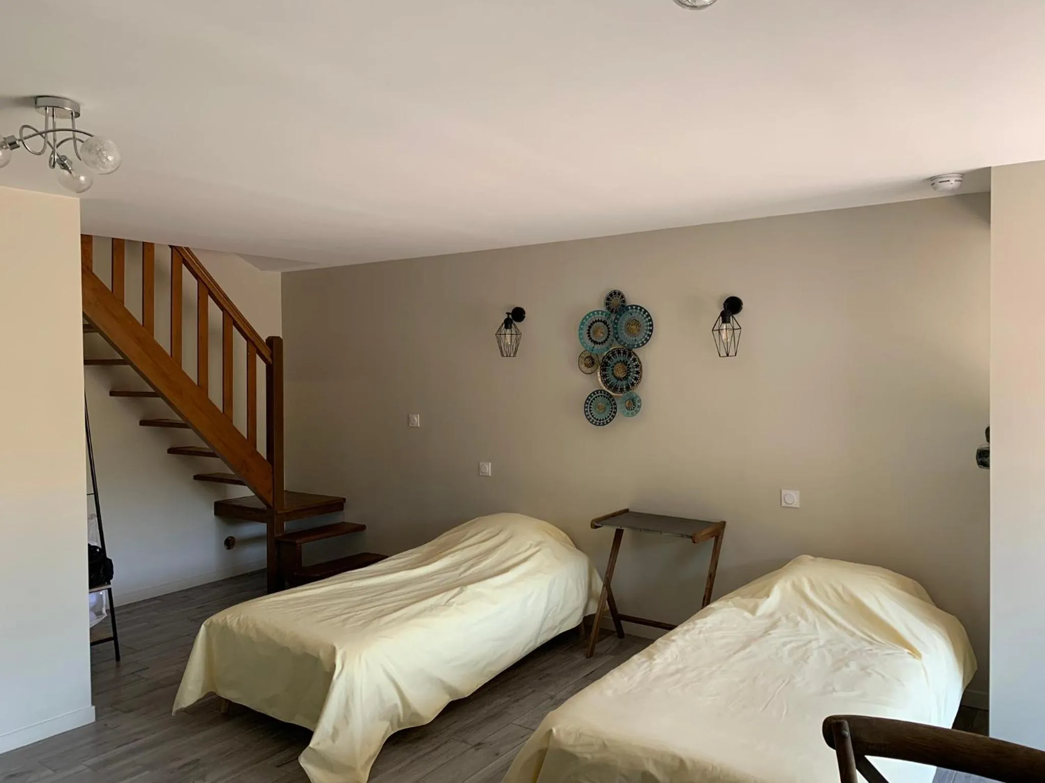 Photo of the whole room, Bed in La maison des Légendes