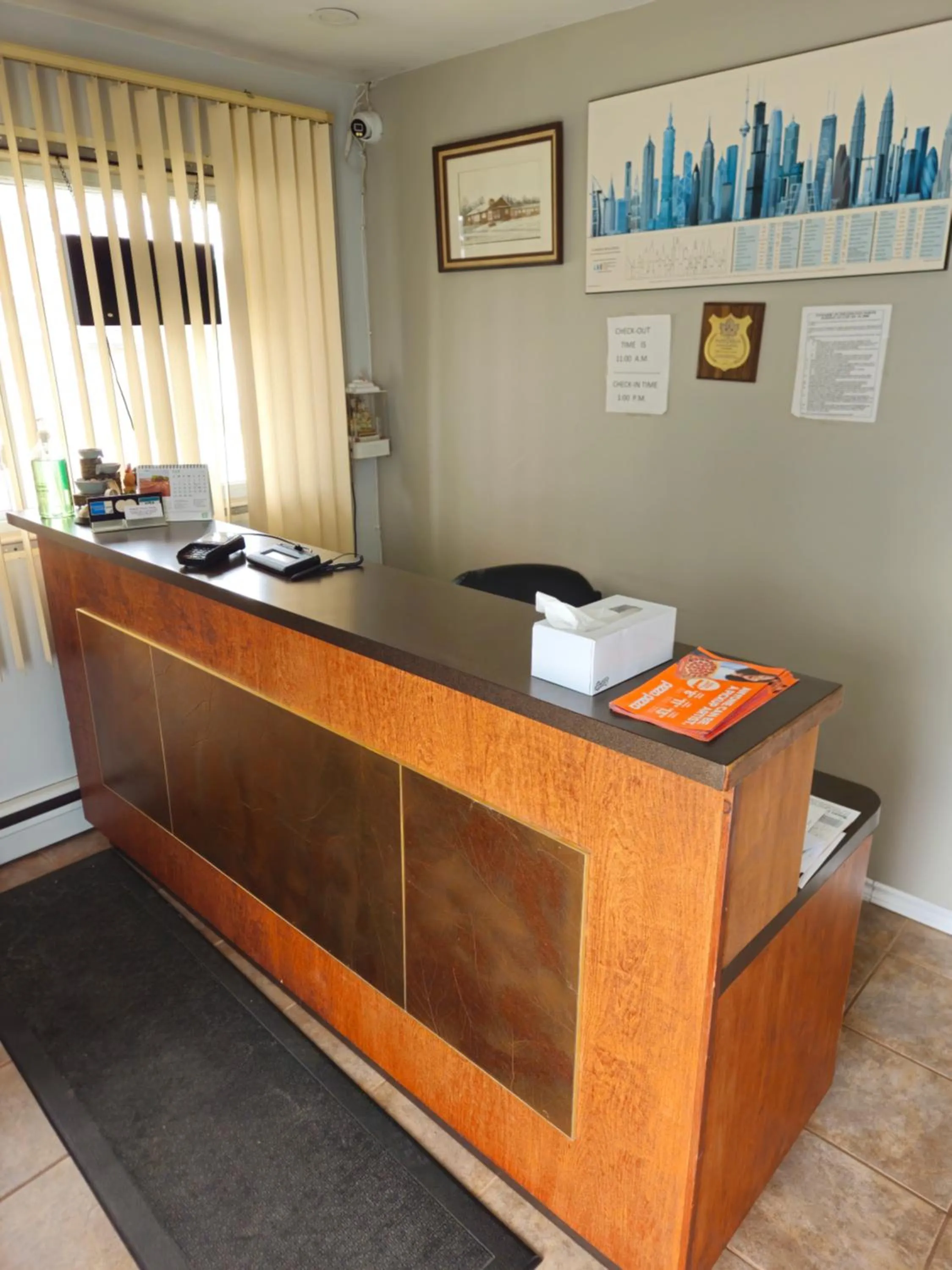 Lobby or reception in Forest Plaza Motel