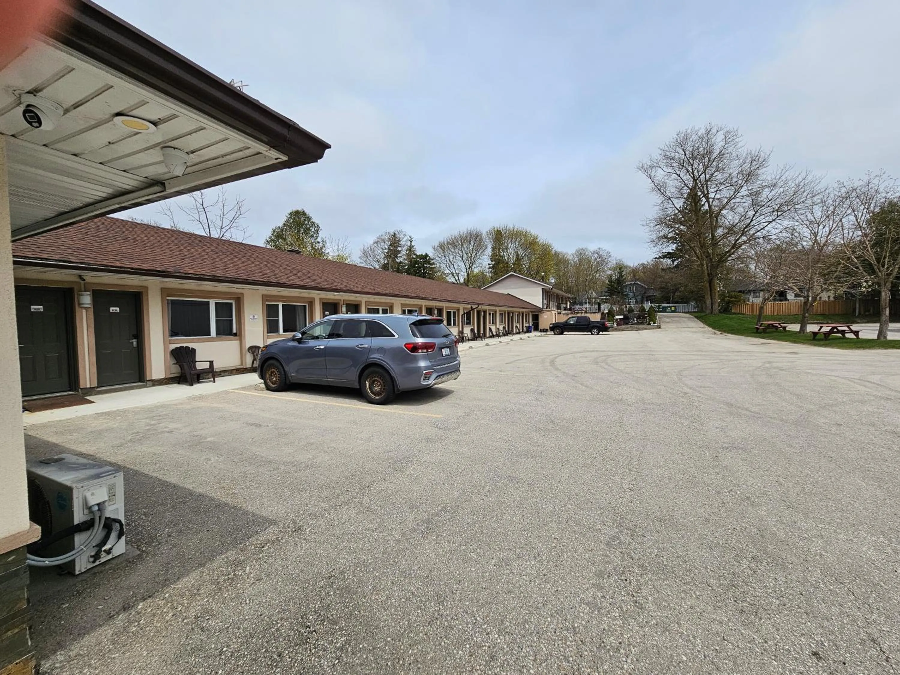 Property building in Forest Plaza Motel