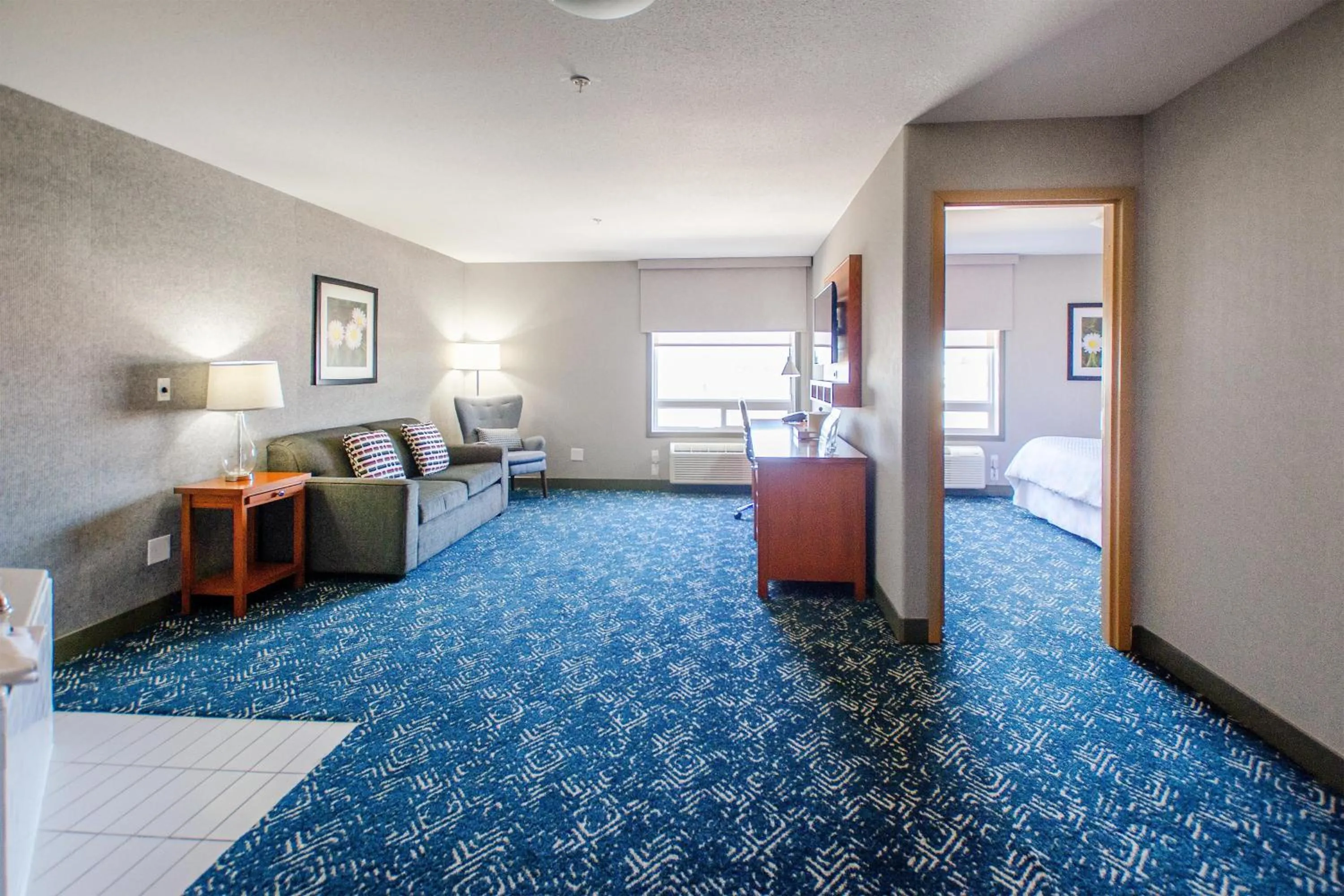 Swimming pool, Bed in Four Points by Sheraton Saskatoon