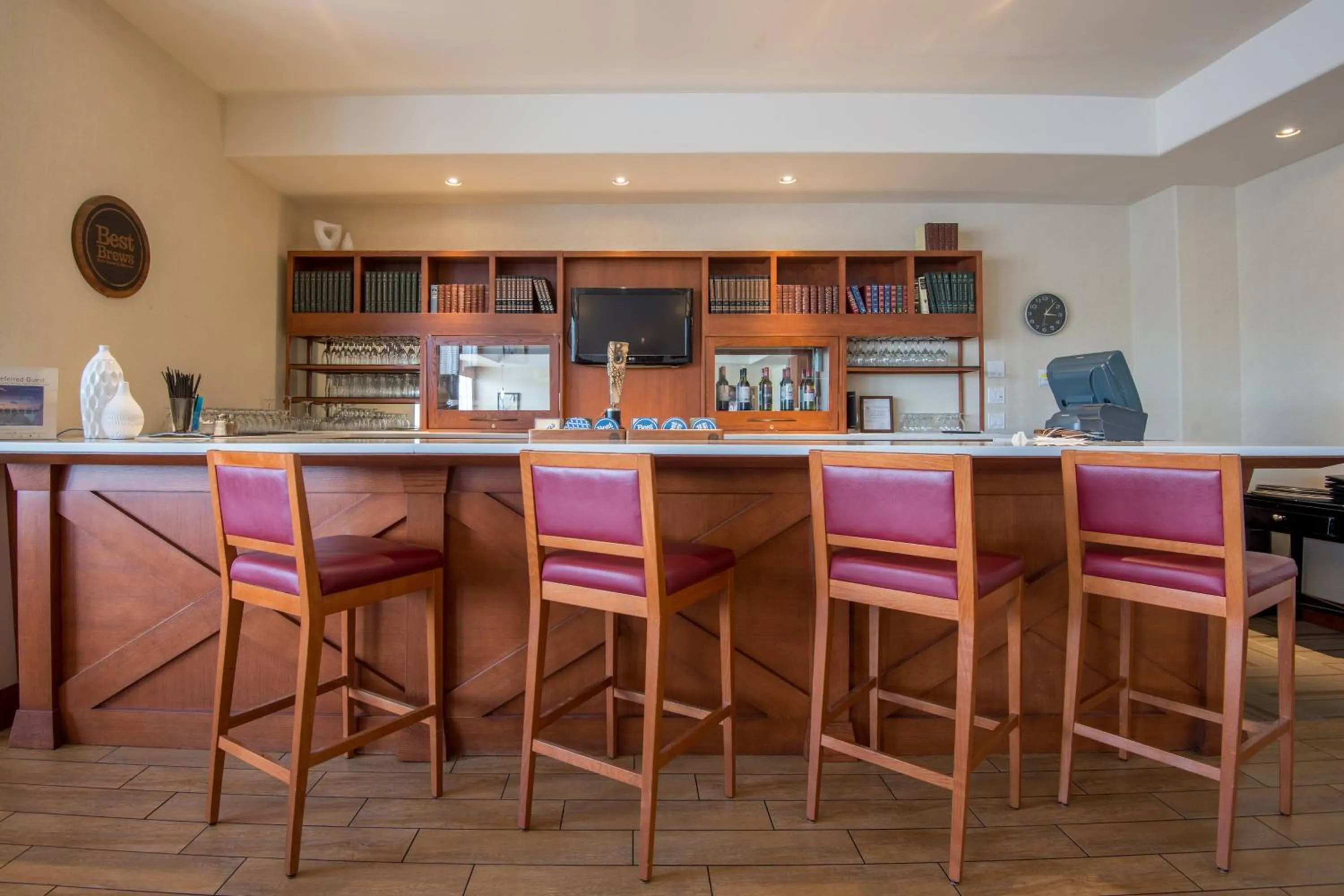 Lounge or bar in Four Points by Sheraton Saskatoon