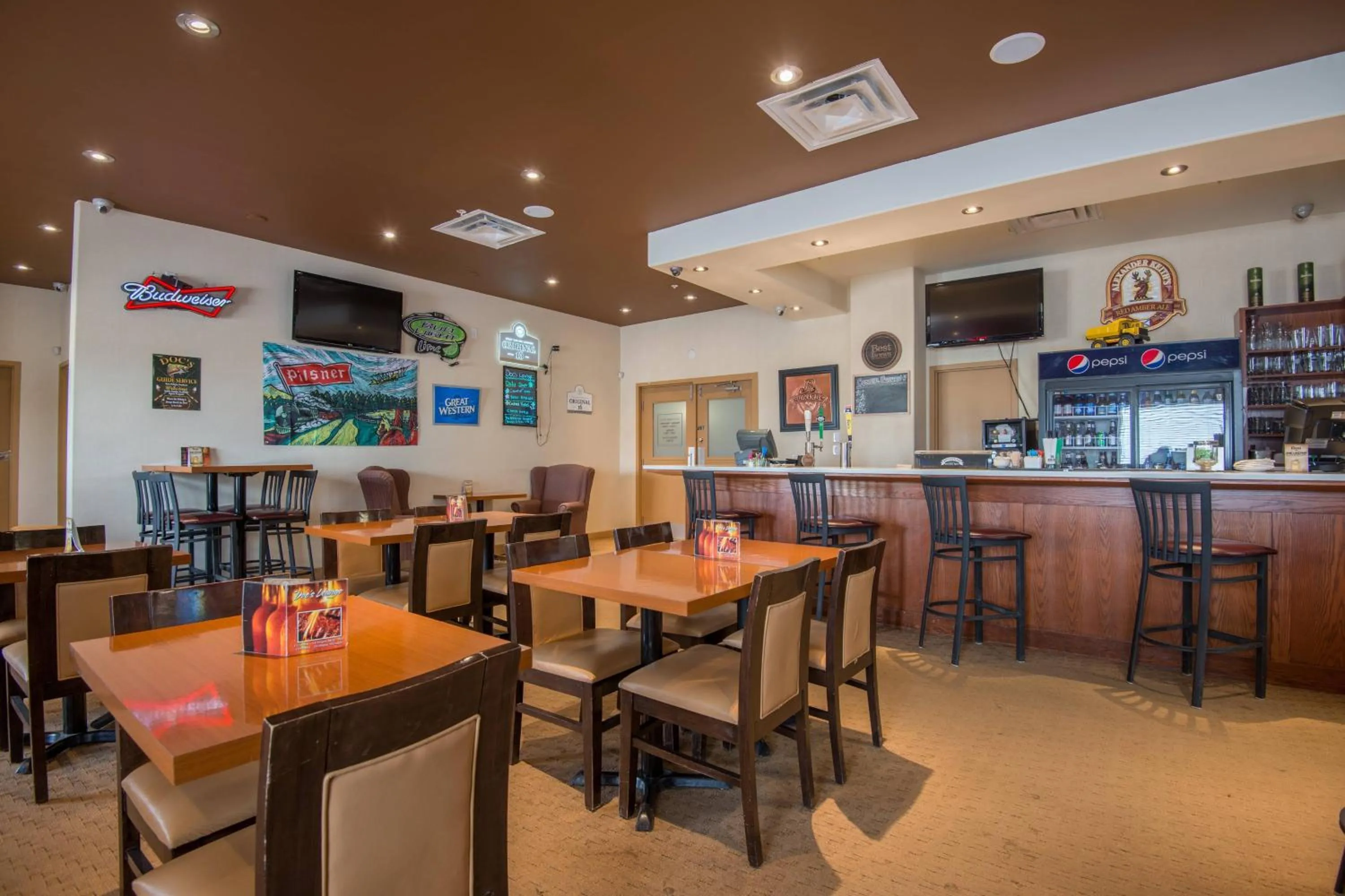 Lounge or bar in Four Points by Sheraton Saskatoon