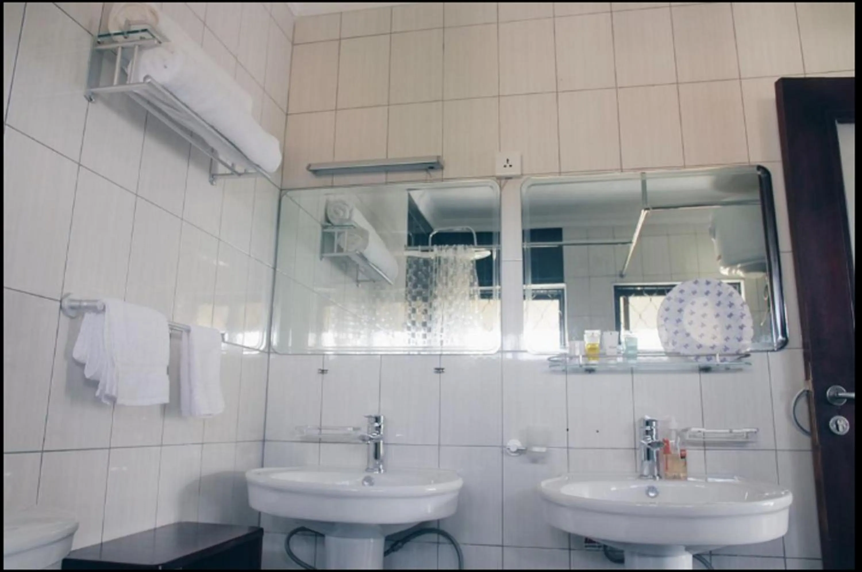 Shower in AIRPORT HOTEL Entebbe