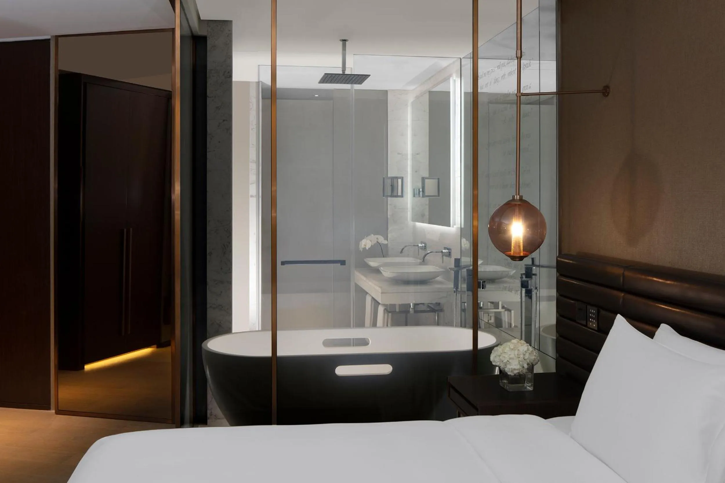 Bathroom, Bed in Paramount Hotel Dubai