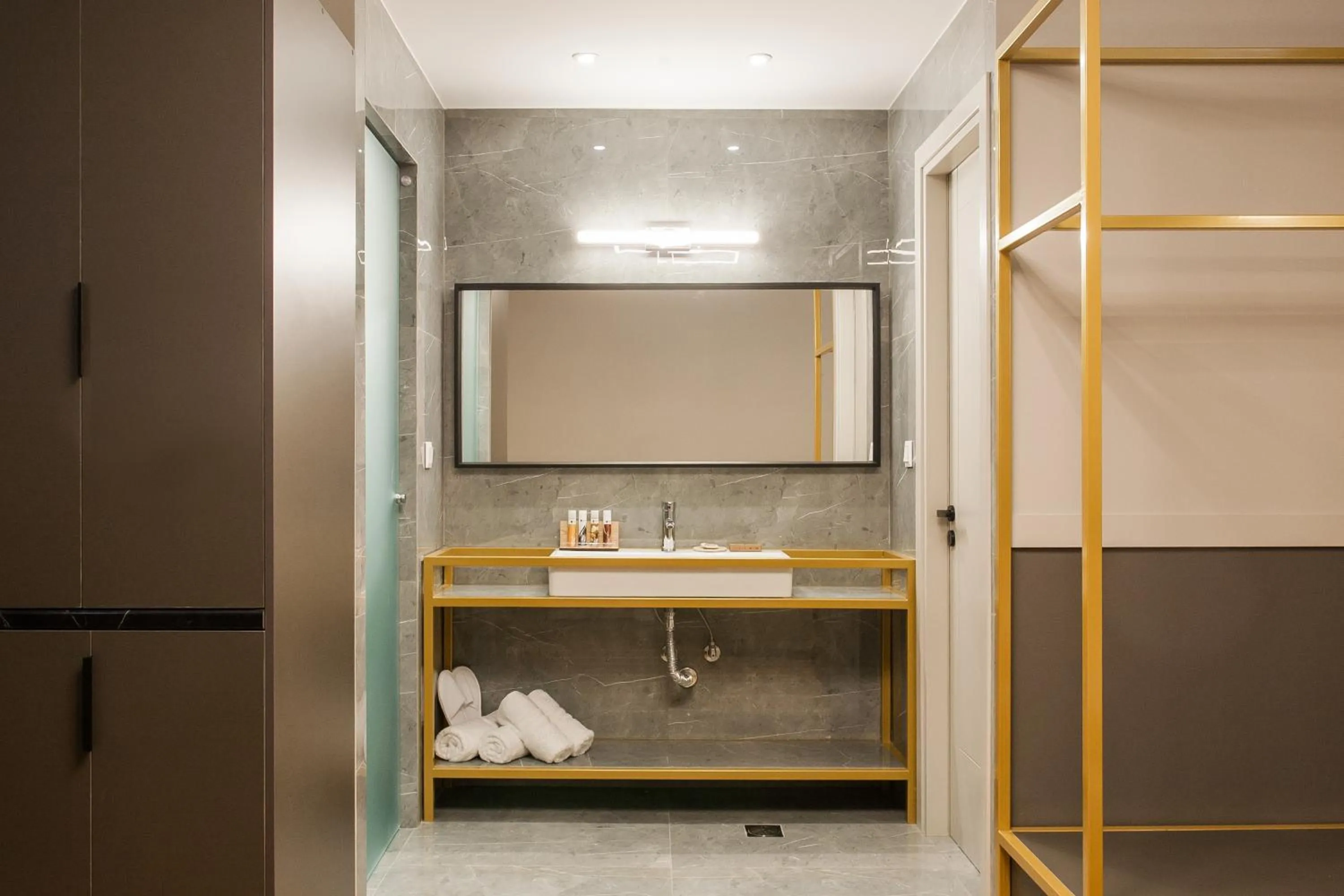 Bathroom in Step One | Luxury Suites right in the heart of Acropolis next to metro station