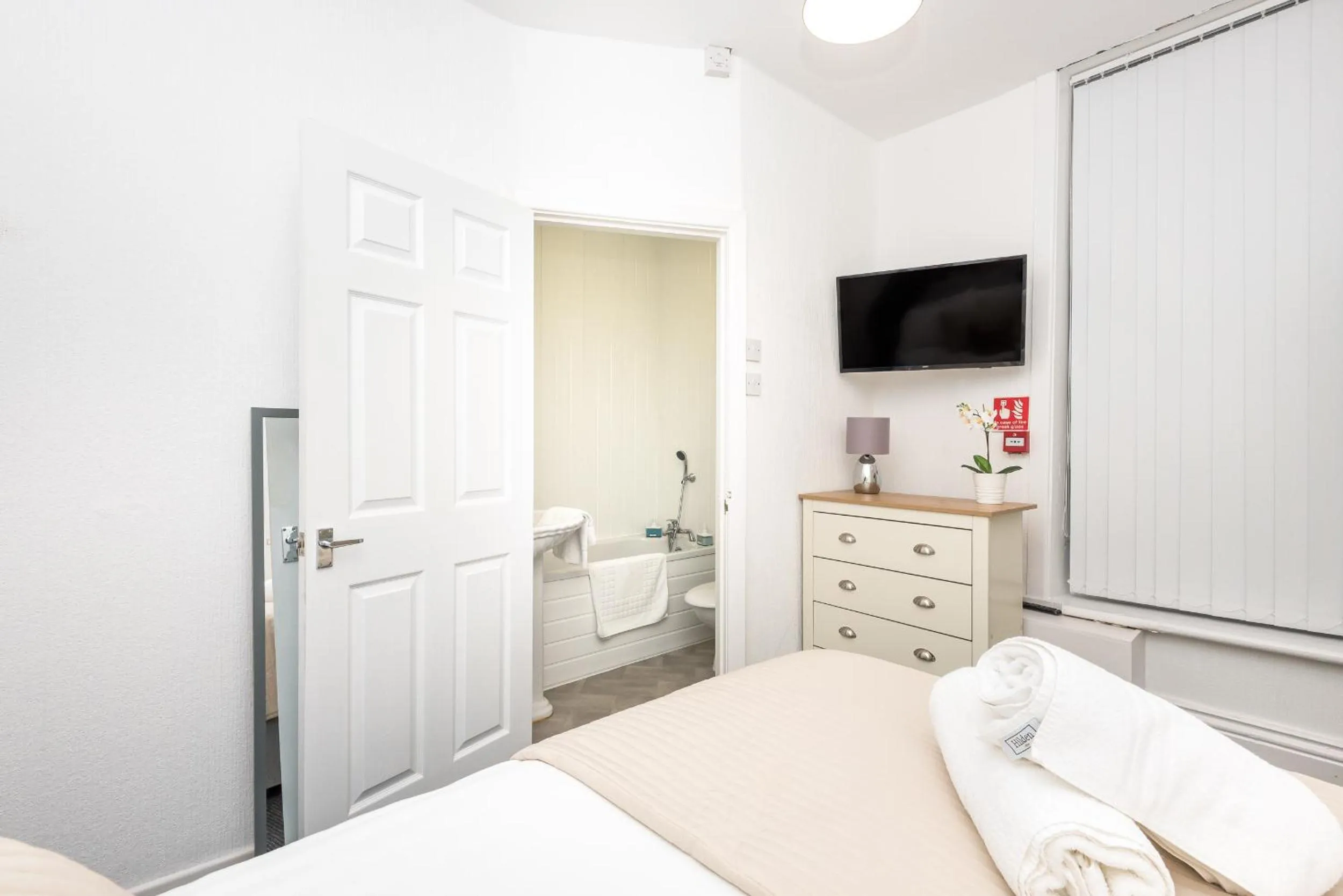 Bedroom in Velvet Coaster Apartments