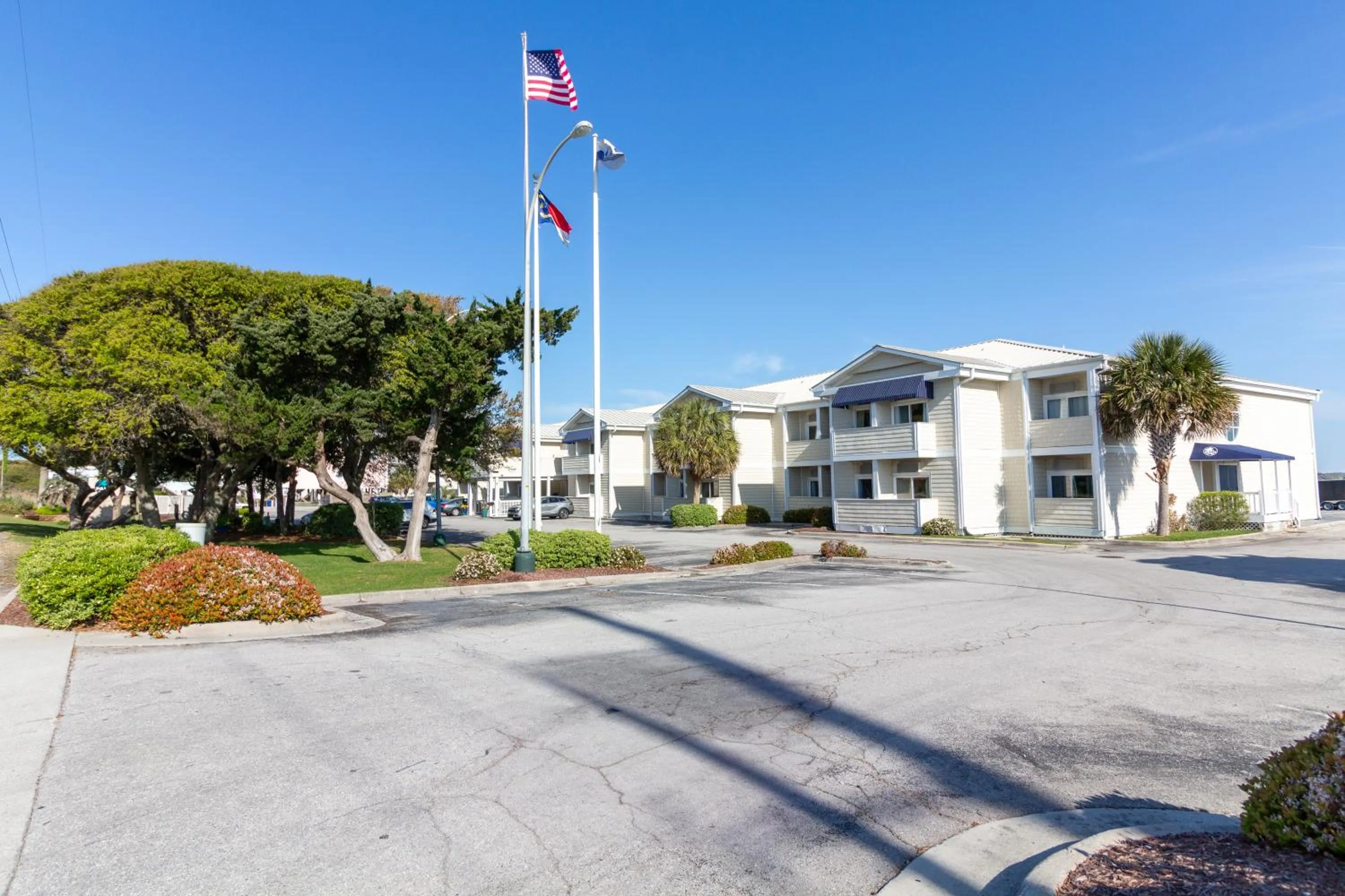 Property building in Palm Suites