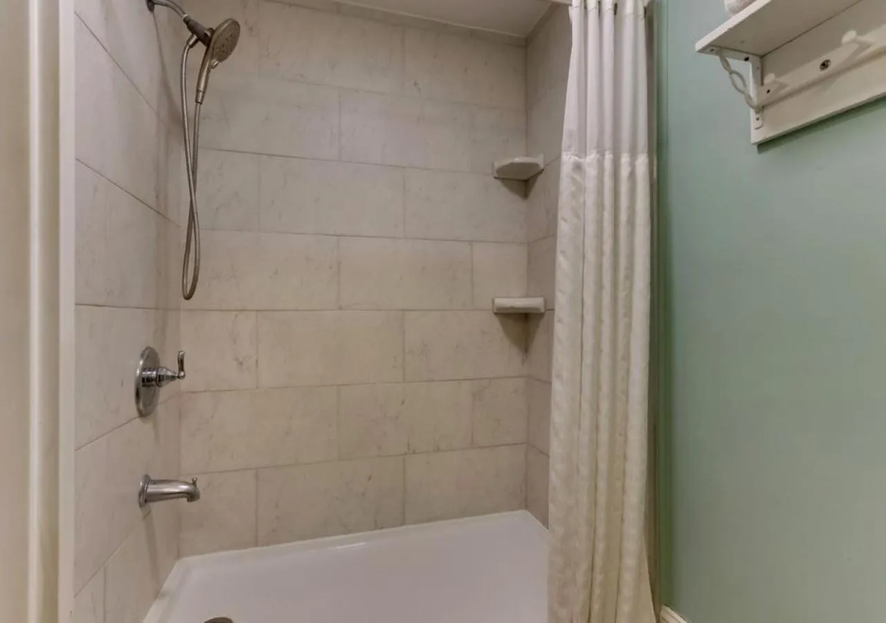 Bathroom in Palm Suites