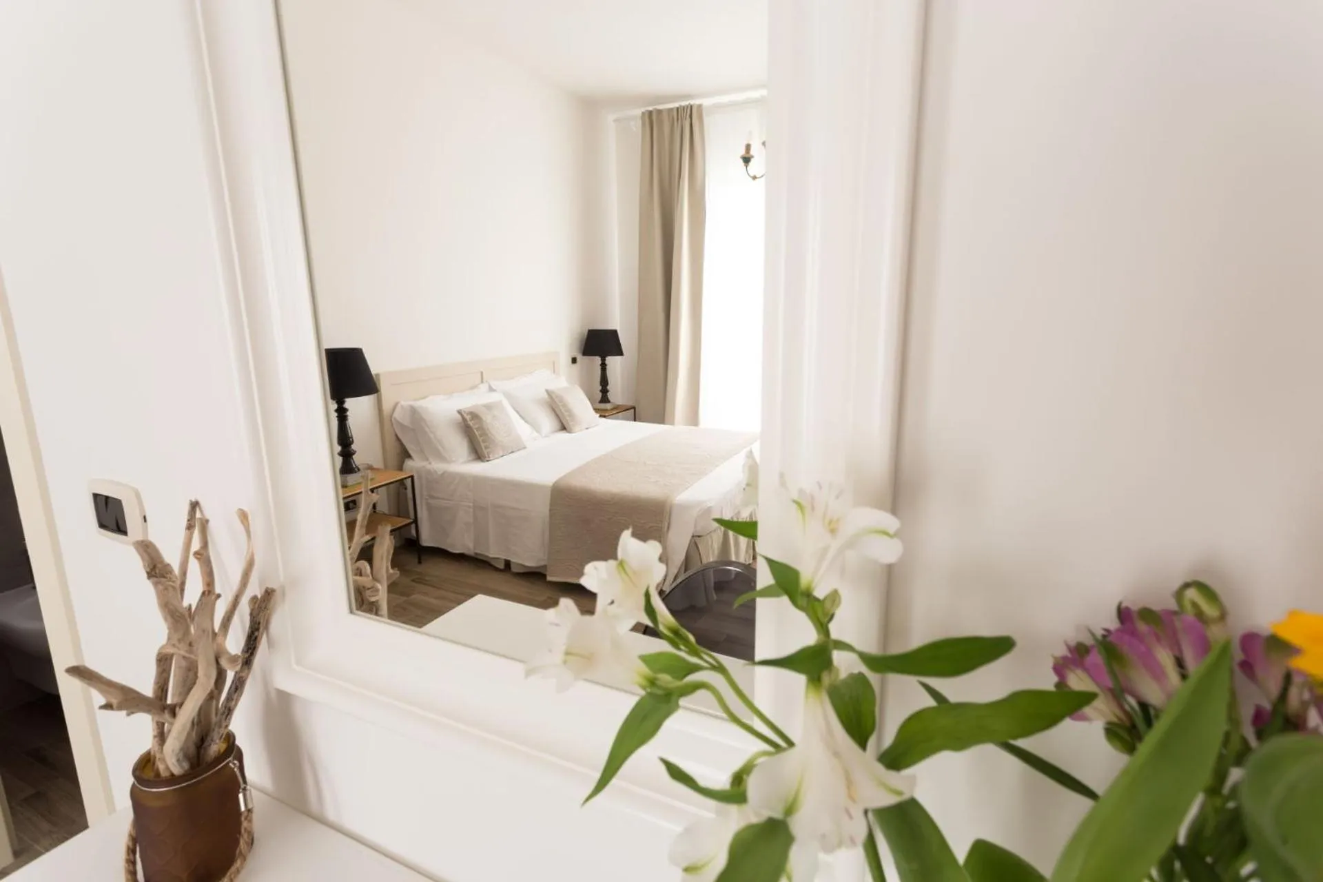 Photo of the whole room, Bed in Vuvulà