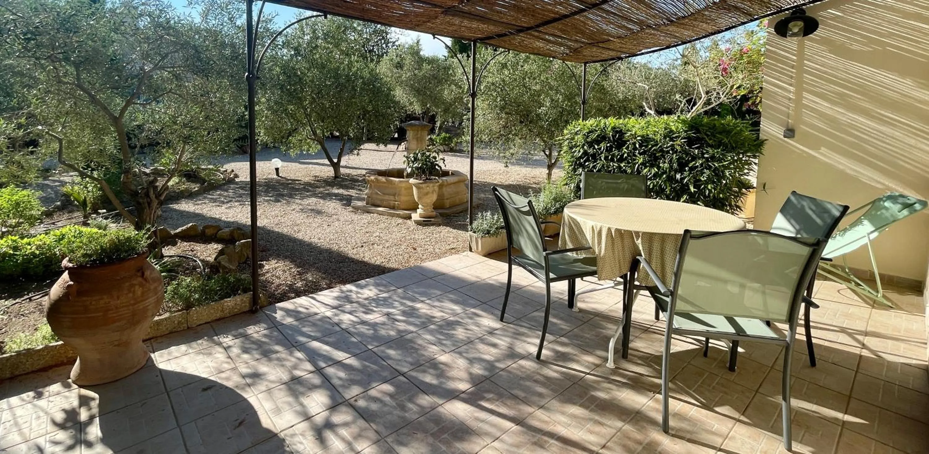 Patio in Domaine Au Coeur des Alpilles