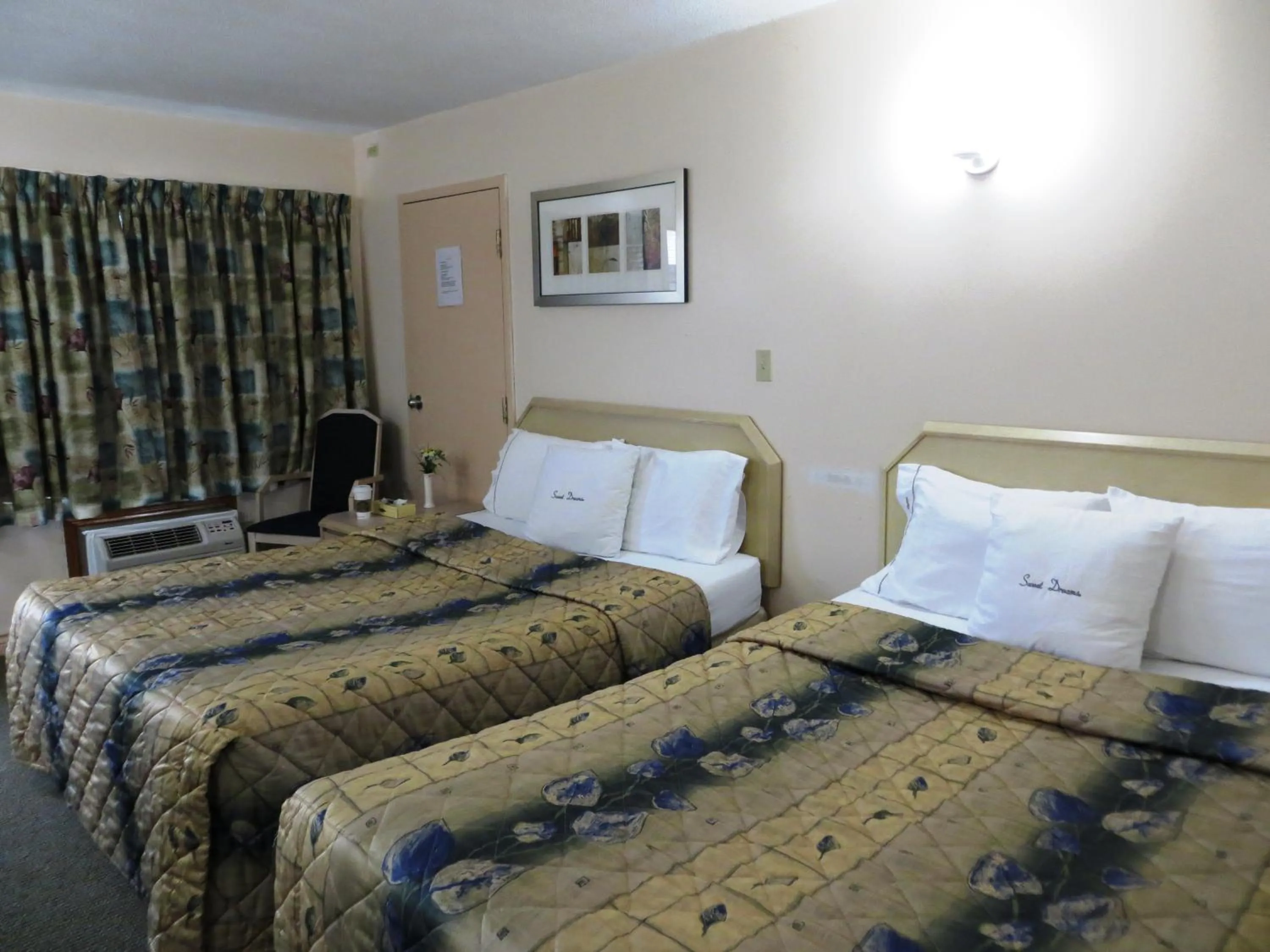 Bed in Good Night Inn