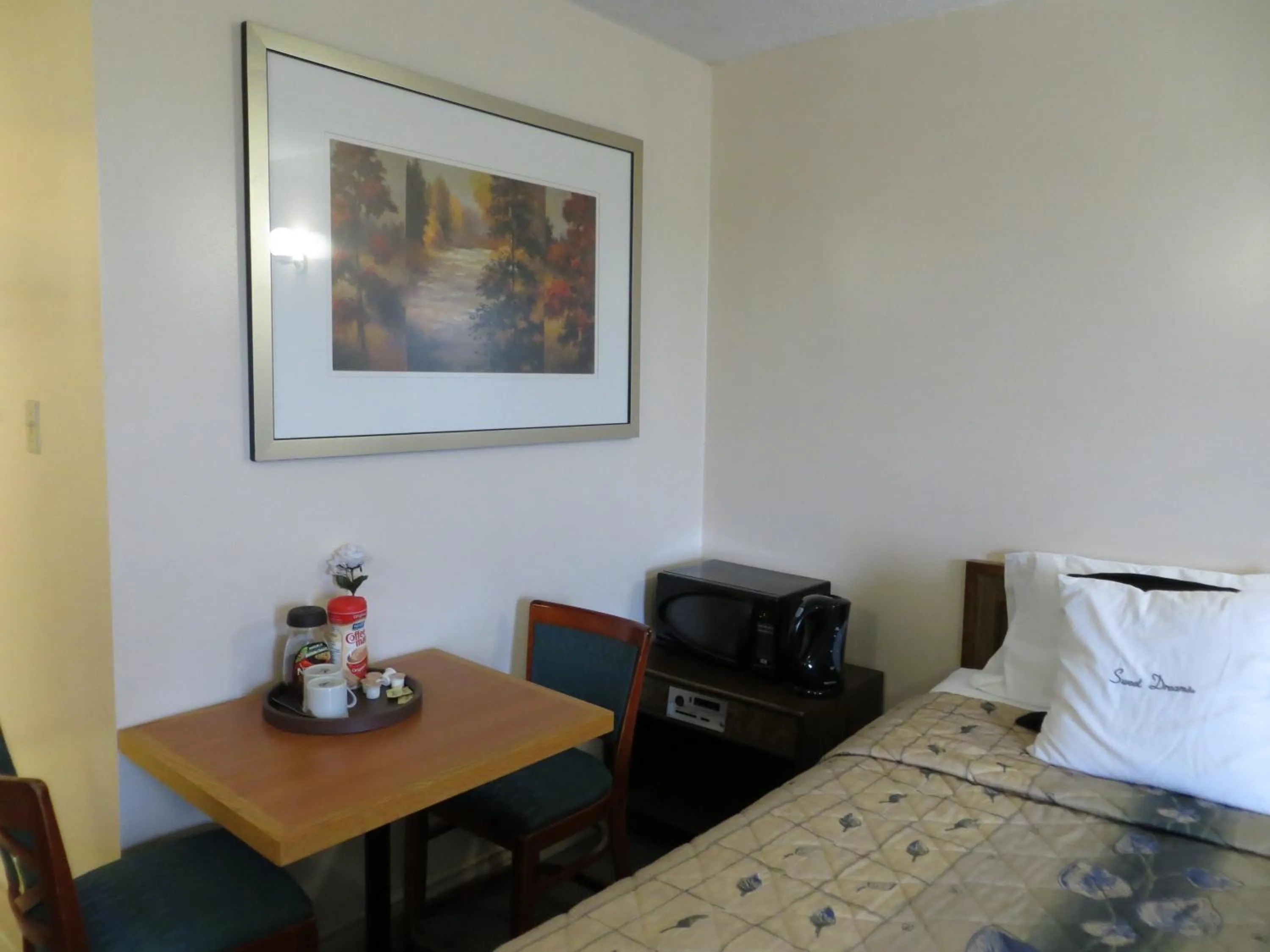 Bed in Good Night Inn