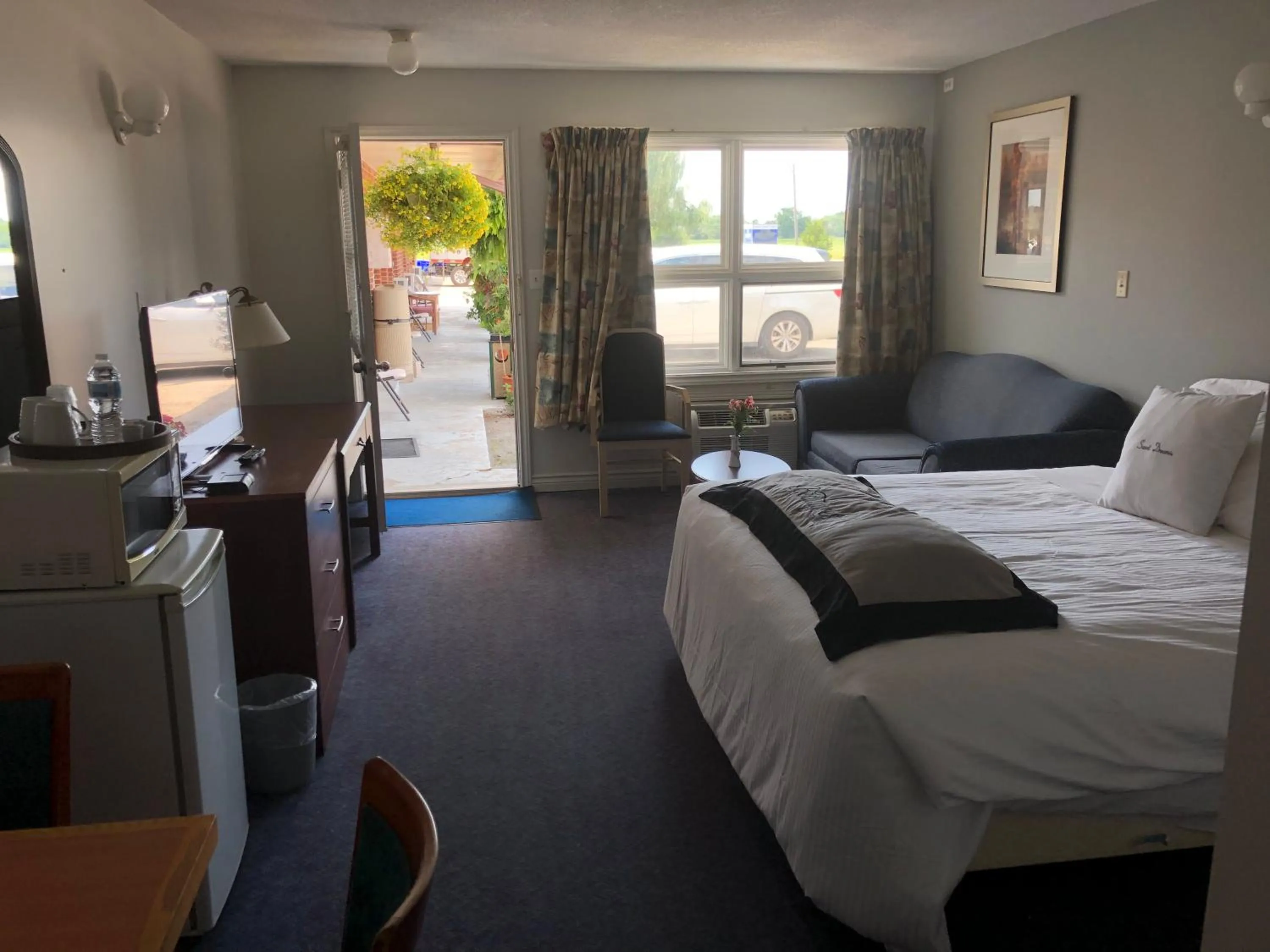 Bed in Good Night Inn