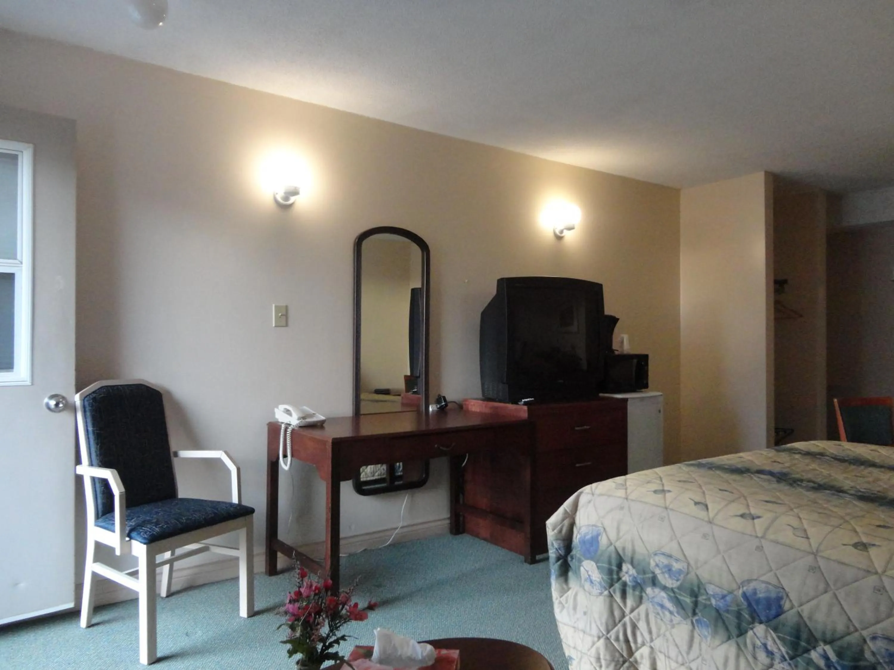 Photo of the whole room in Good Night Inn