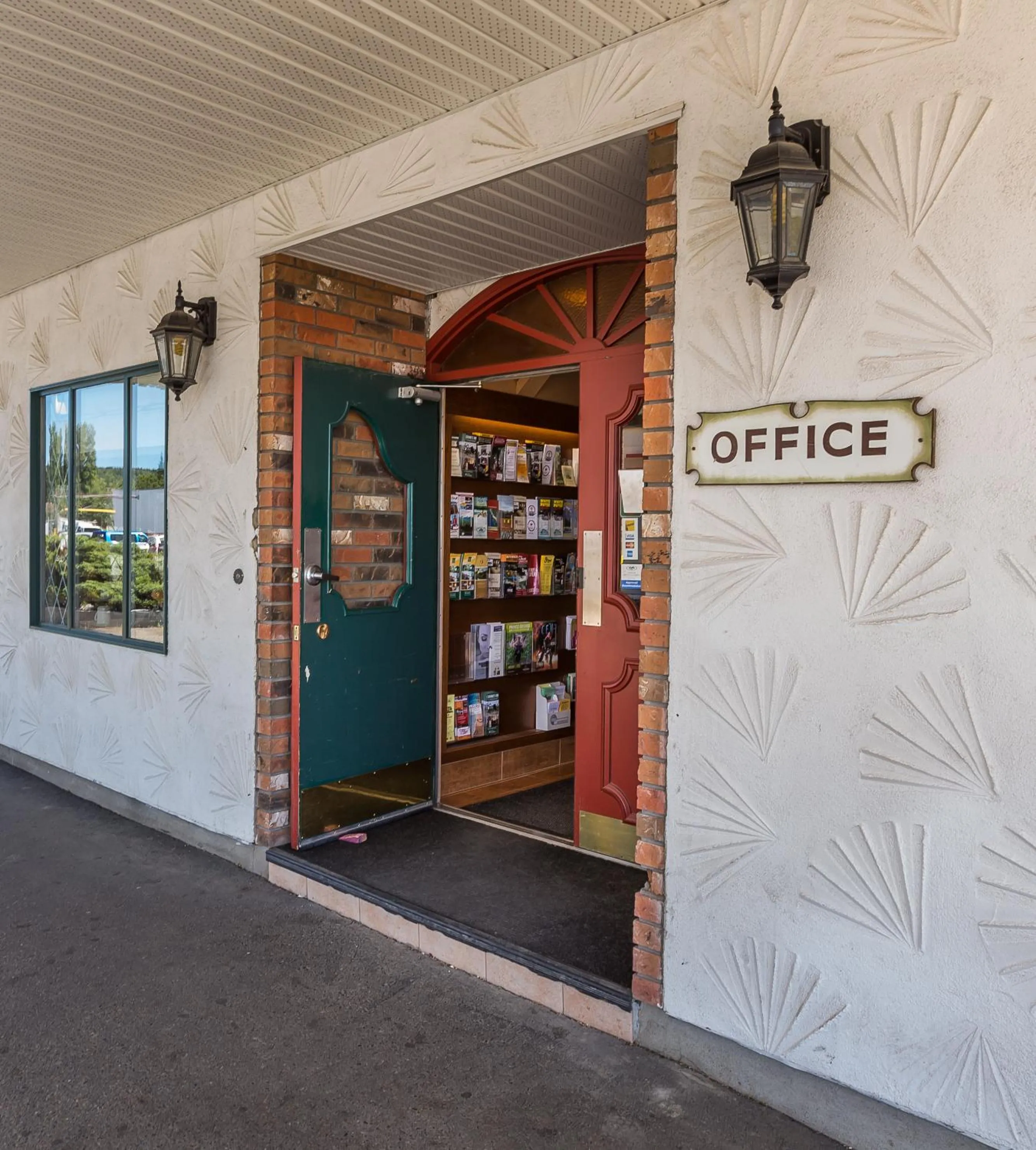 Facade/entrance in Grama's Inn