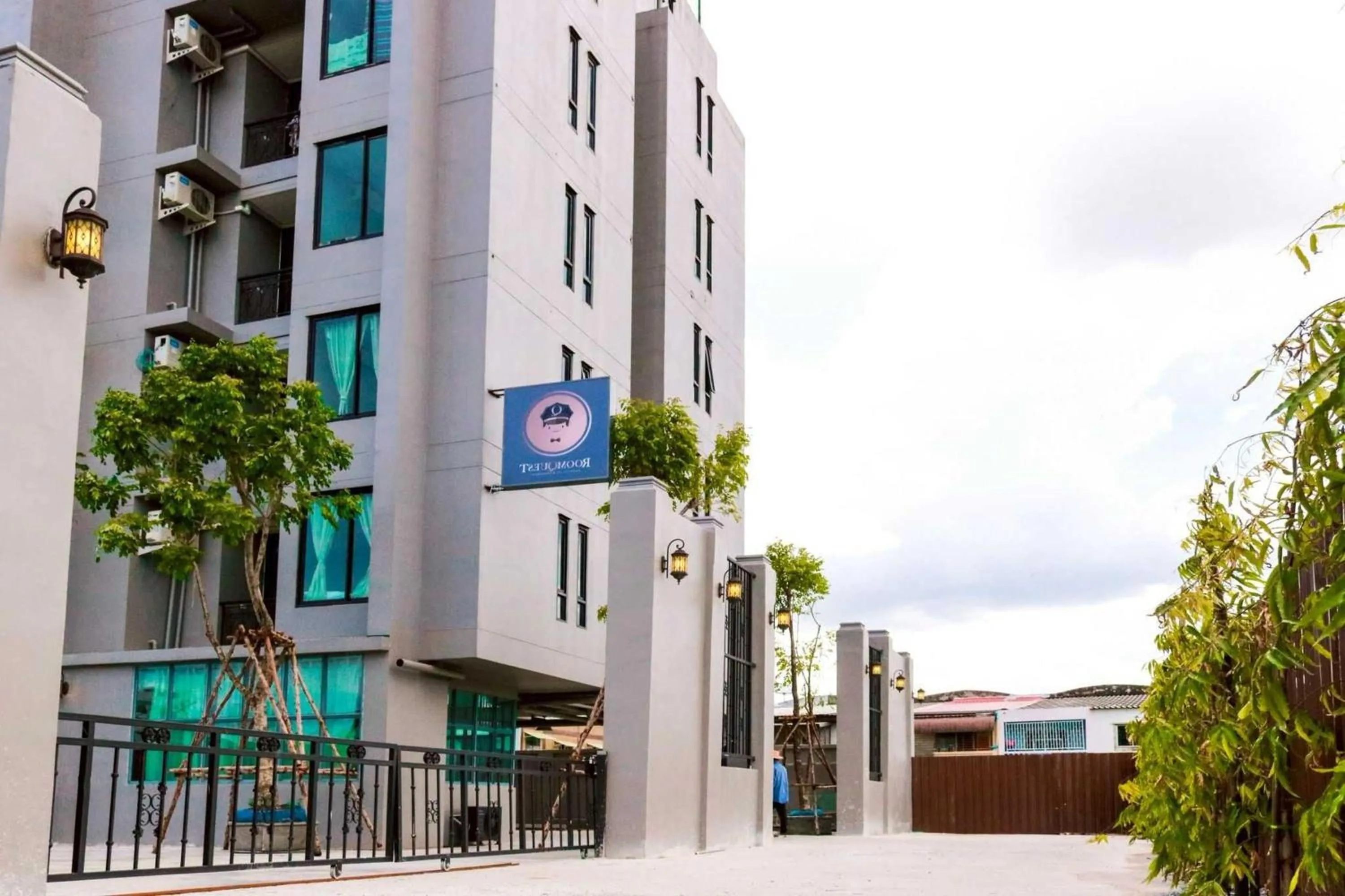 Facade/entrance in RQ Bangkok Sukhumvit 107 by Collection O