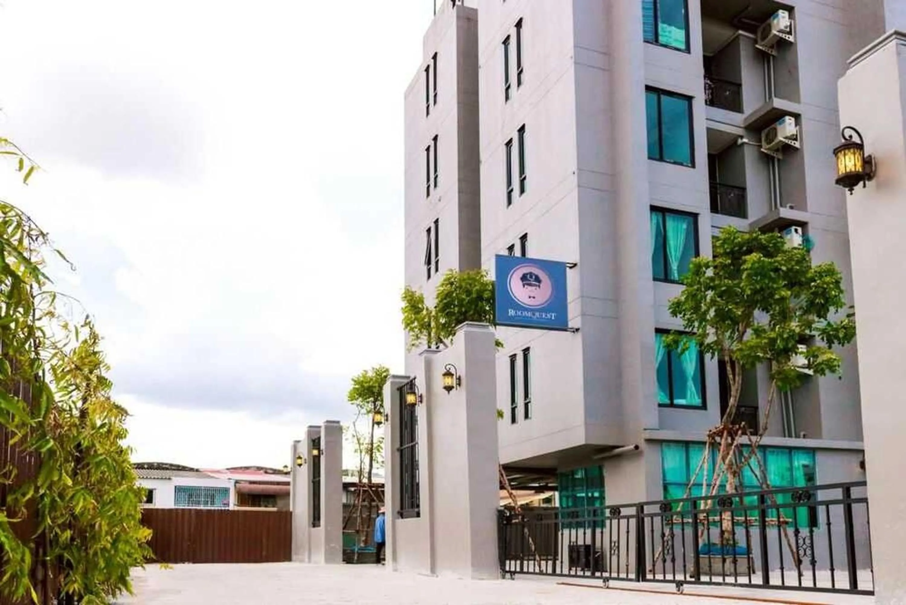 Property building in RQ Bangkok Sukhumvit 107 by Collection O