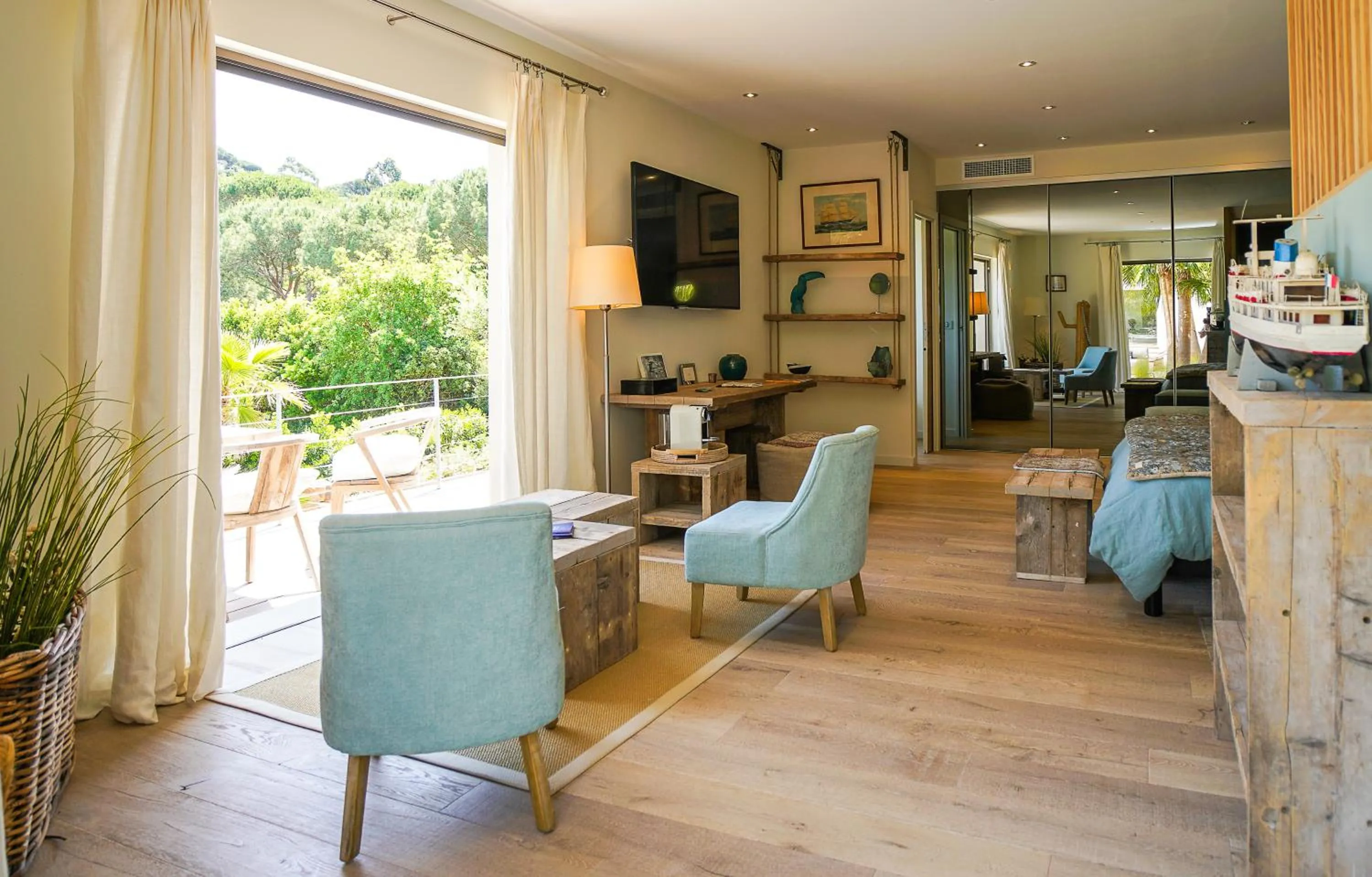 Photo of the whole room in villa Sant-Anna