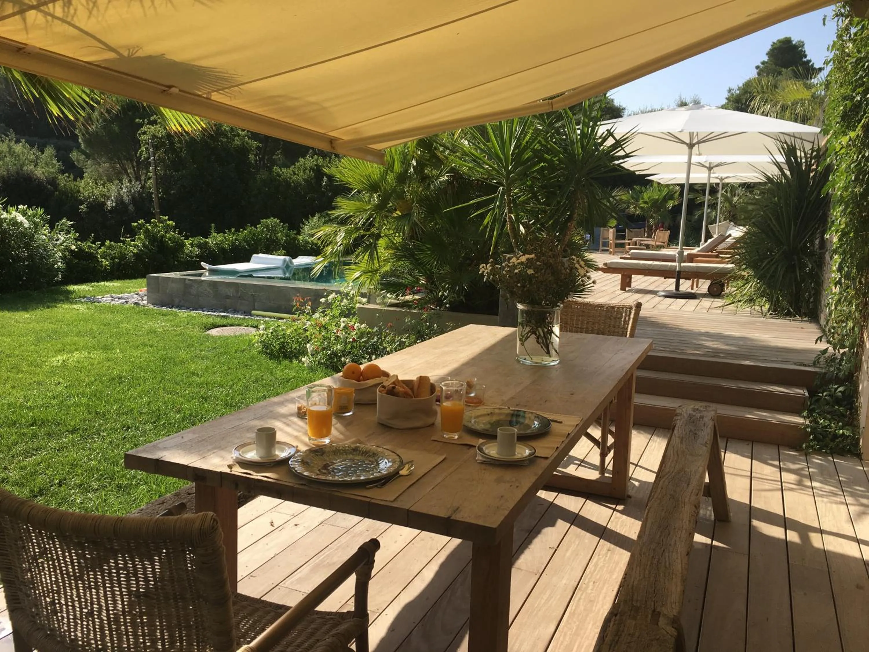 Breakfast in villa Sant-Anna