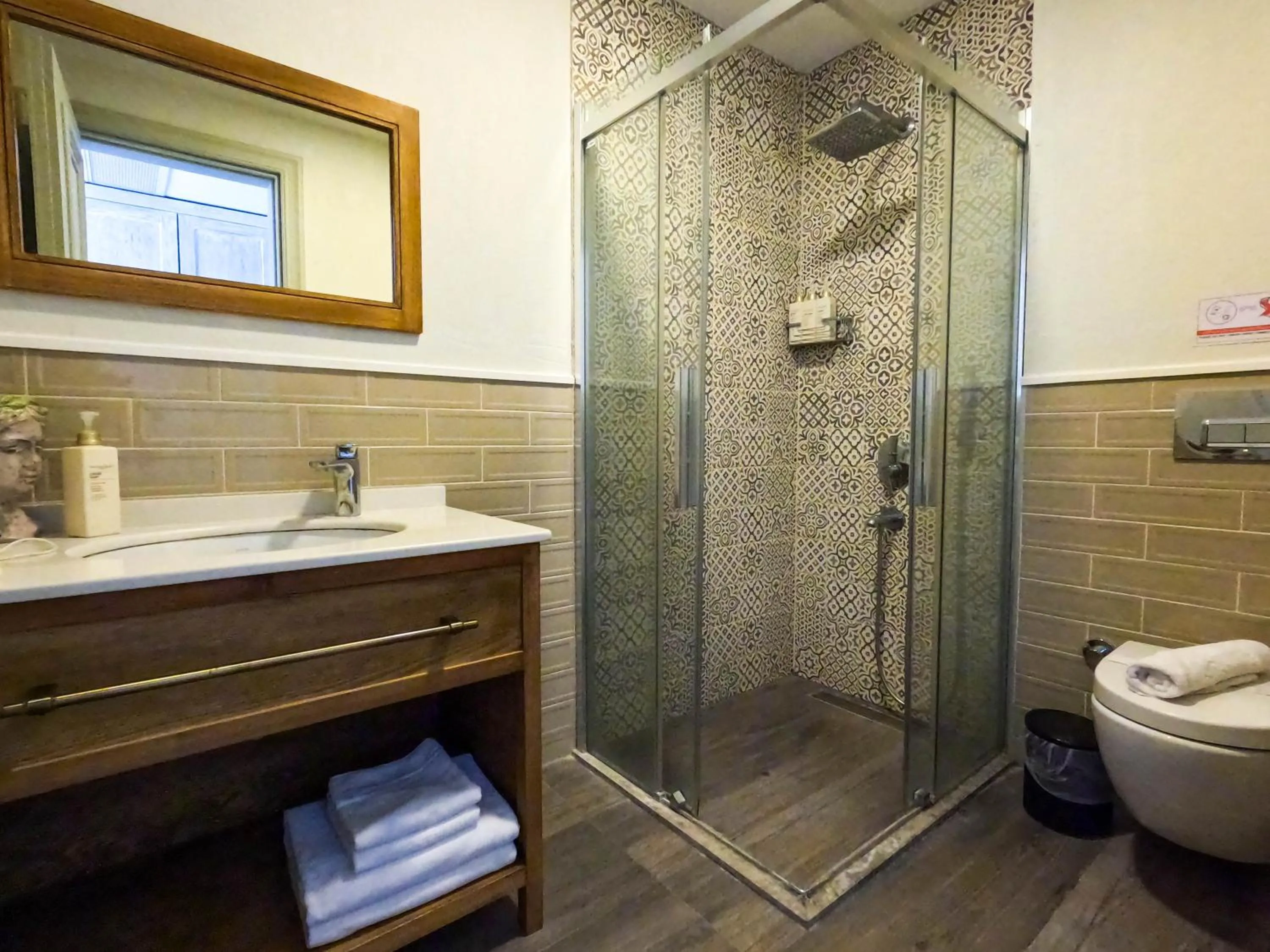 Shower in AlaBora Hotel