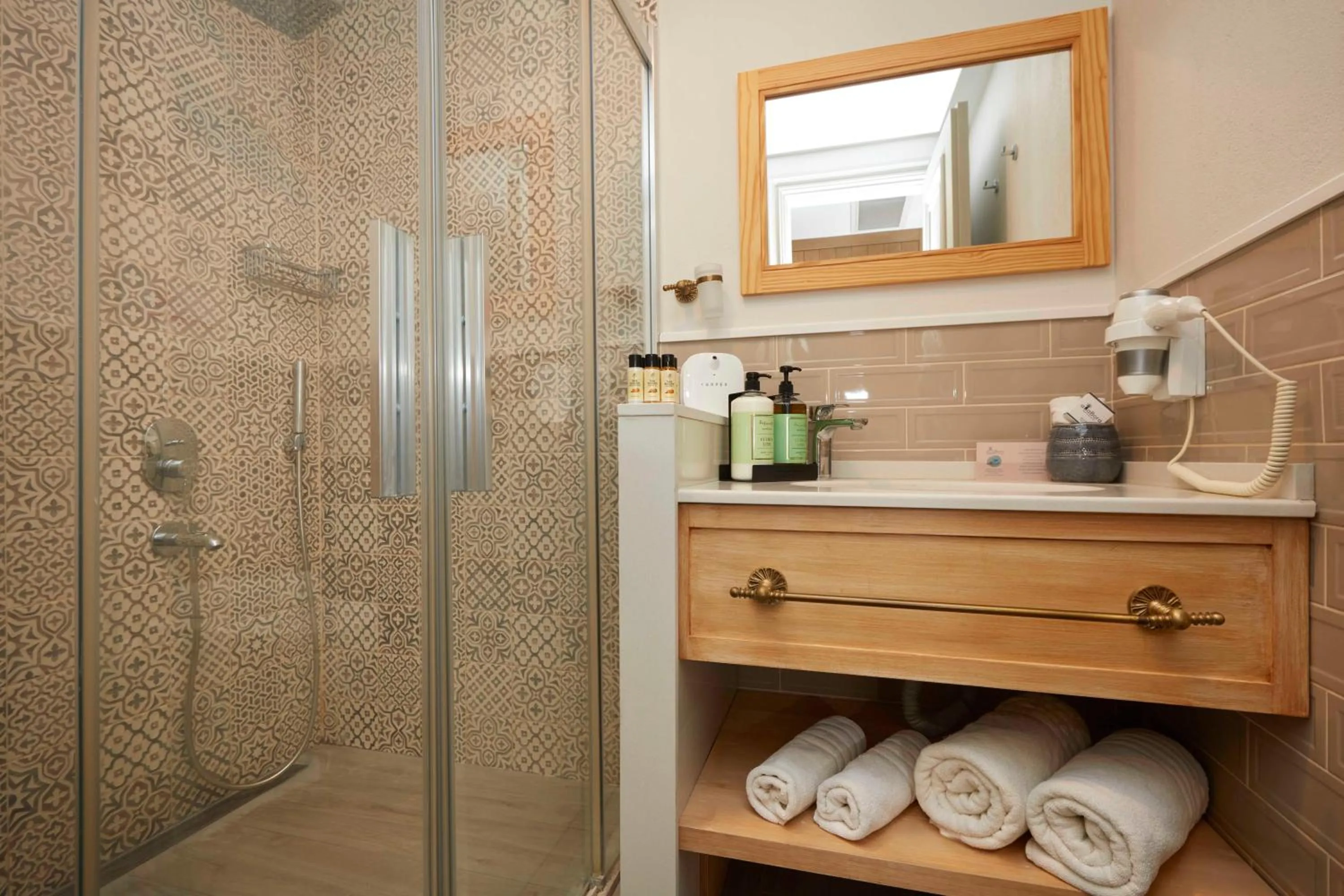 Shower in AlaBora Hotel