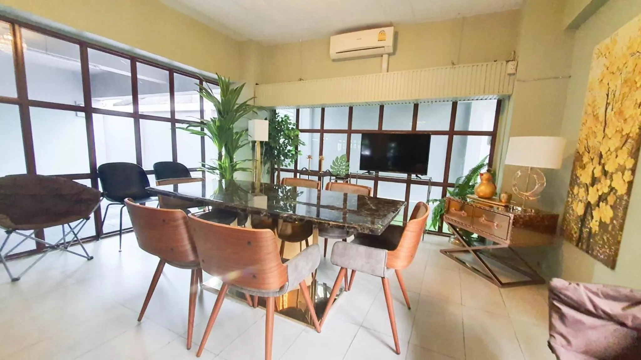 Lobby or reception in RoomQuest Bangkok Ratchada