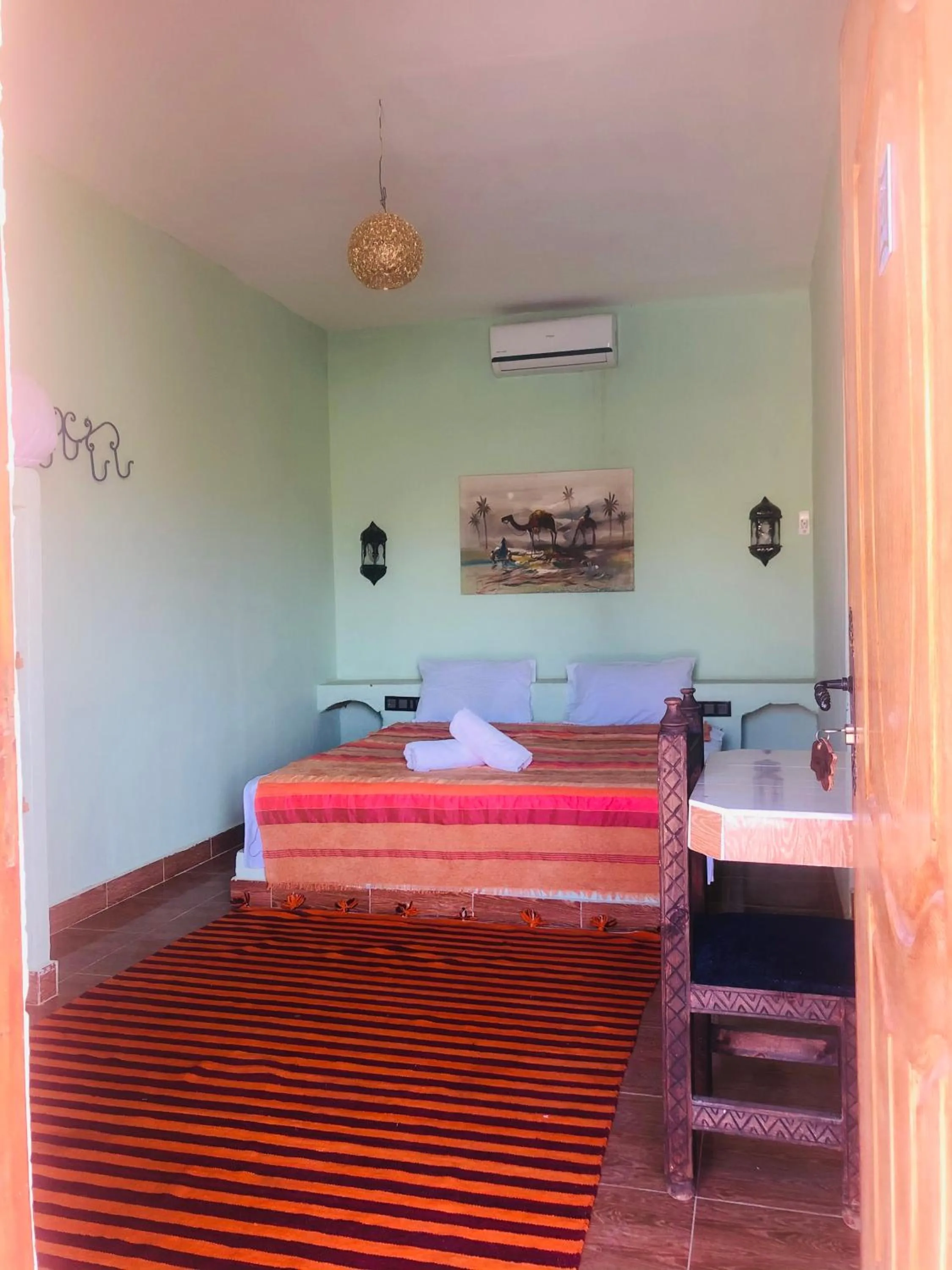 Bed in Riad Hotel Les Flamants