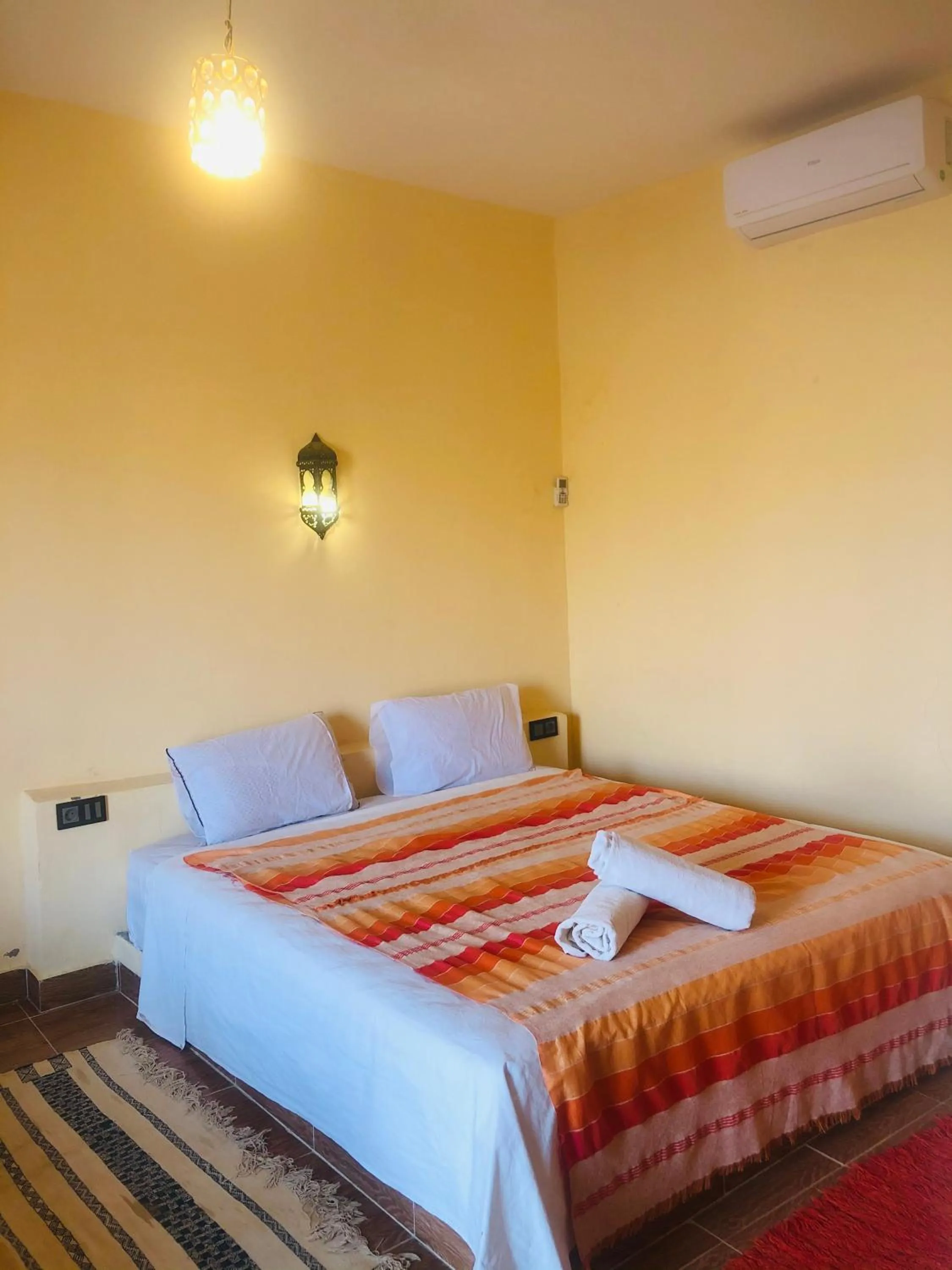 Bed in Riad Hotel Les Flamants