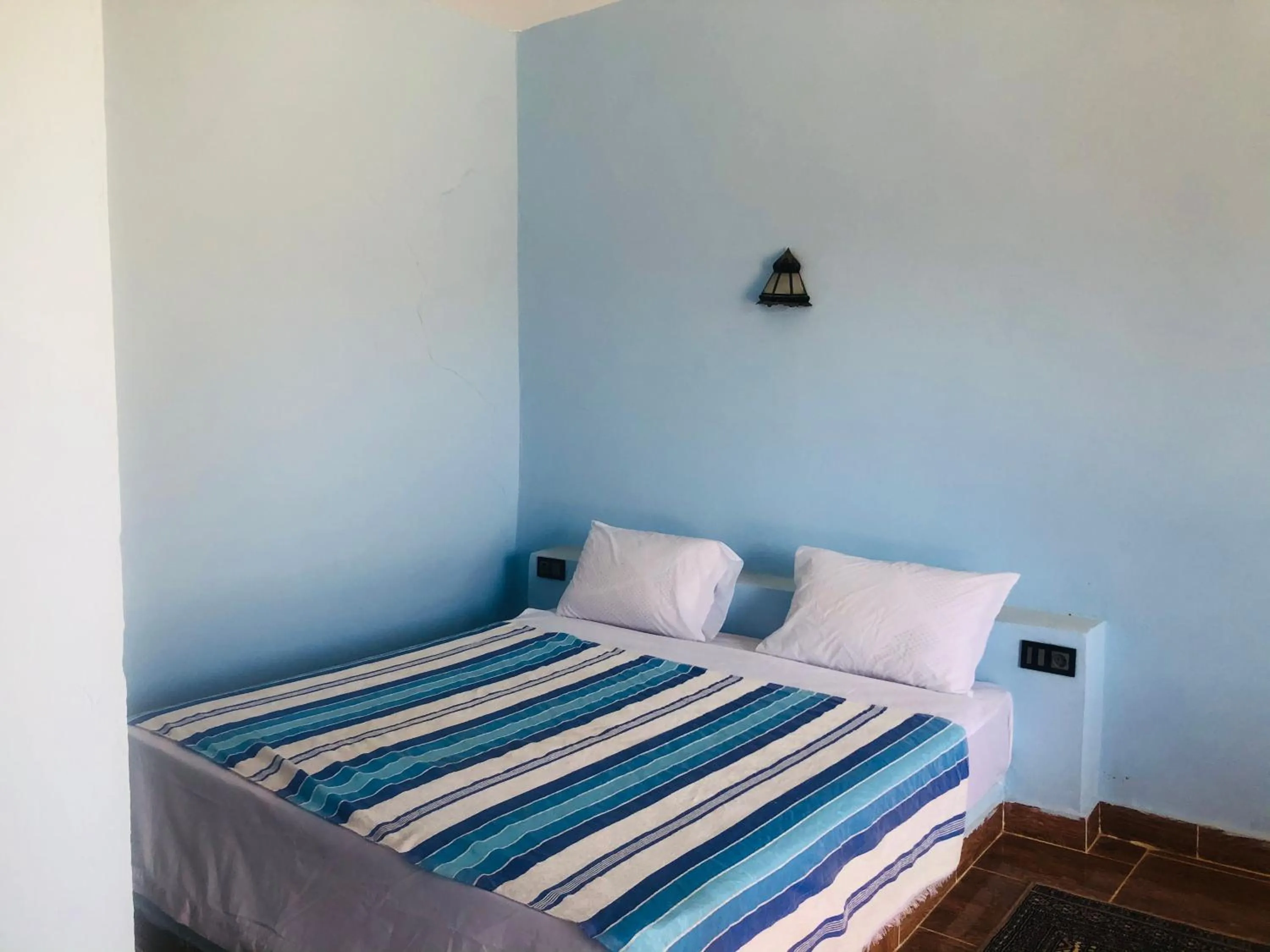 Bed in Riad Hotel Les Flamants