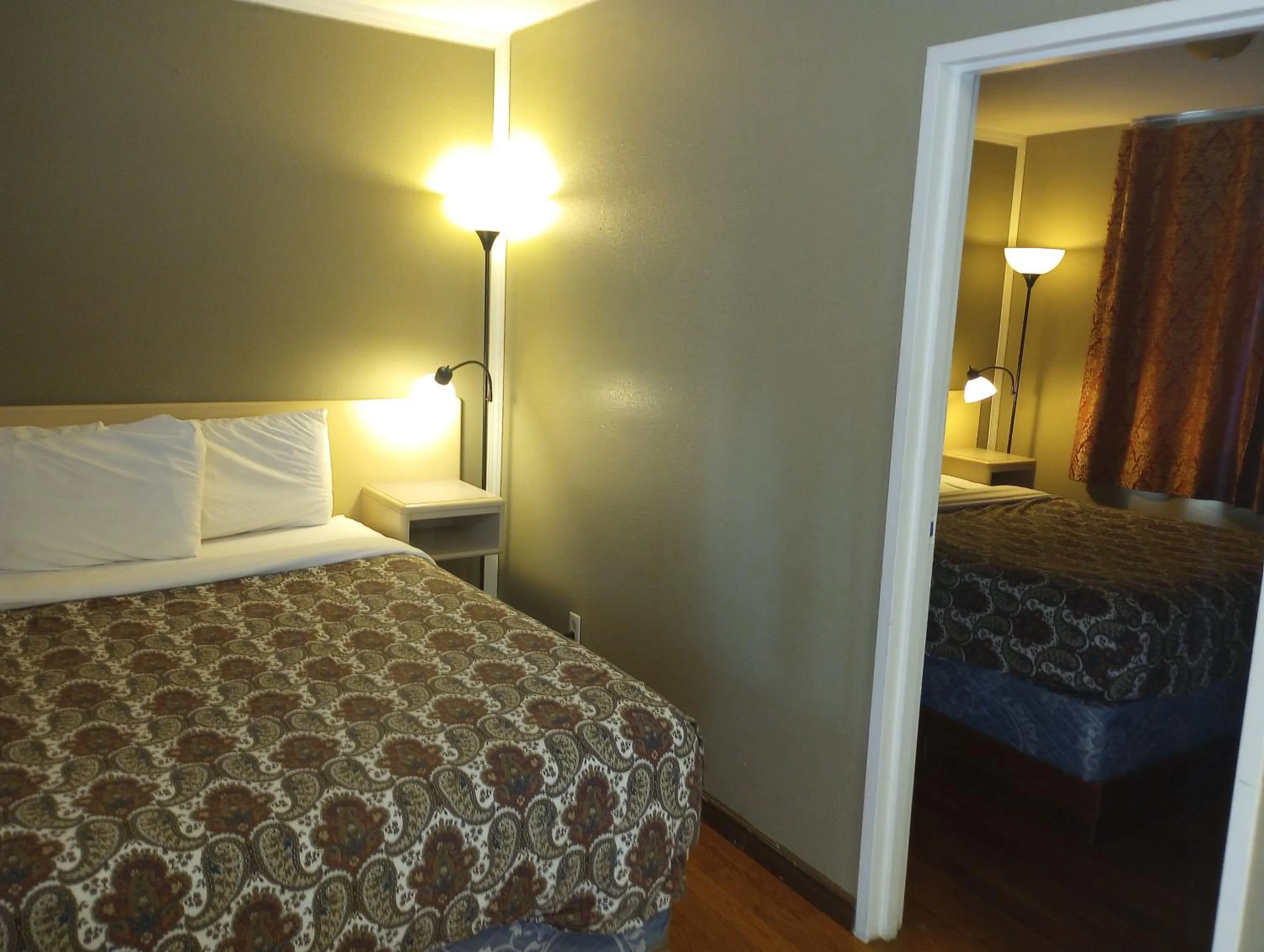 Bedroom, Bed in Magnuson Hotel Creston