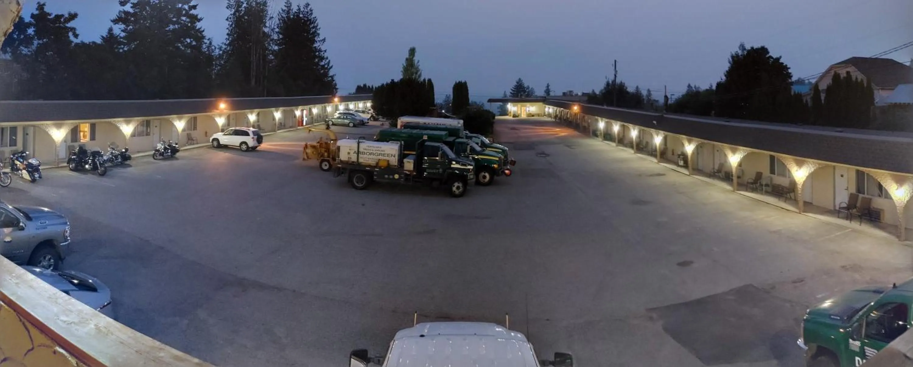 Parking in Magnuson Hotel Creston