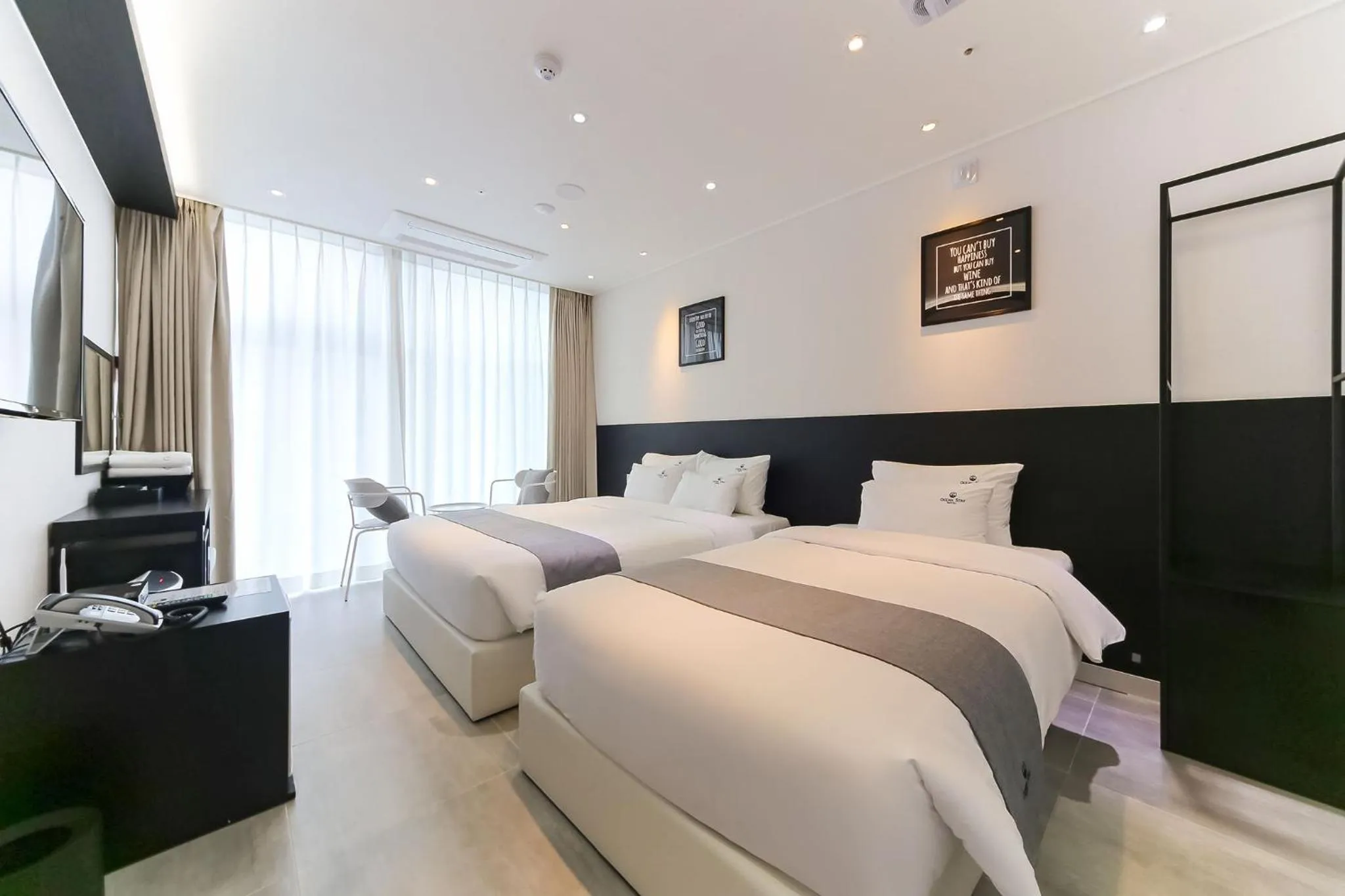 Bed in 오션스테이 호텔