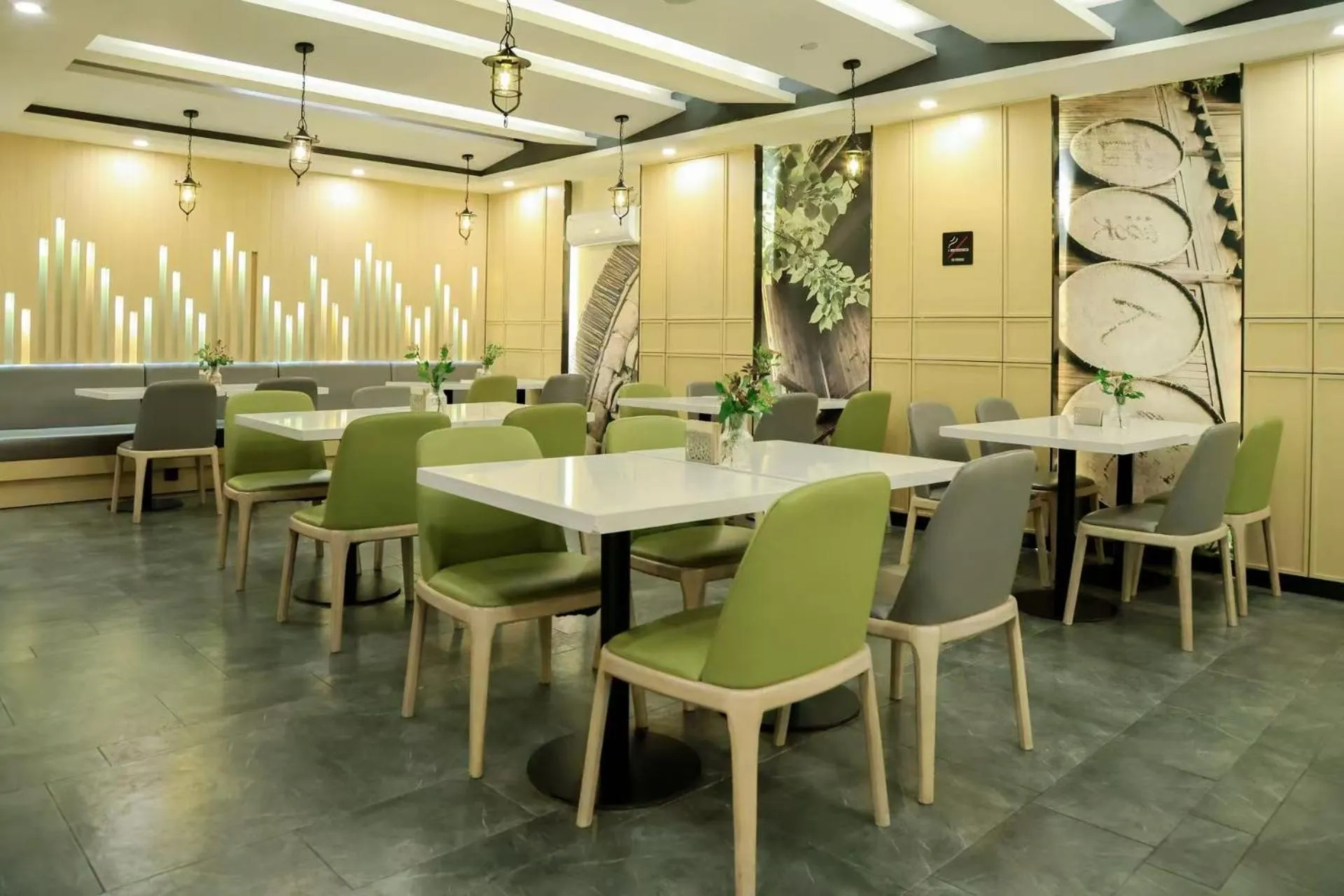 Restaurant/places to eat in Atour Hotel Hangzhou West Lake