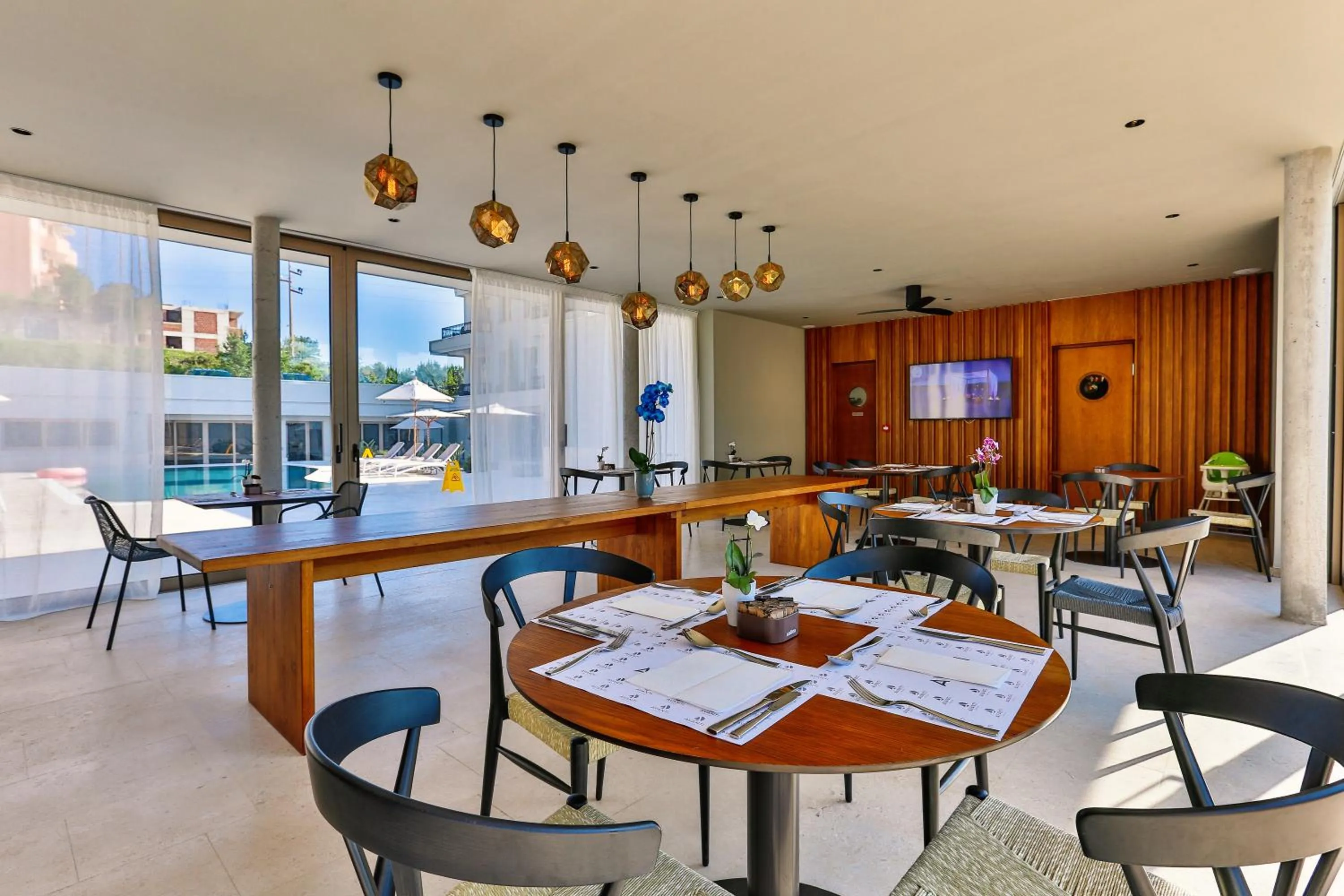 Restaurant/places to eat in Avanti Hotel & Spa