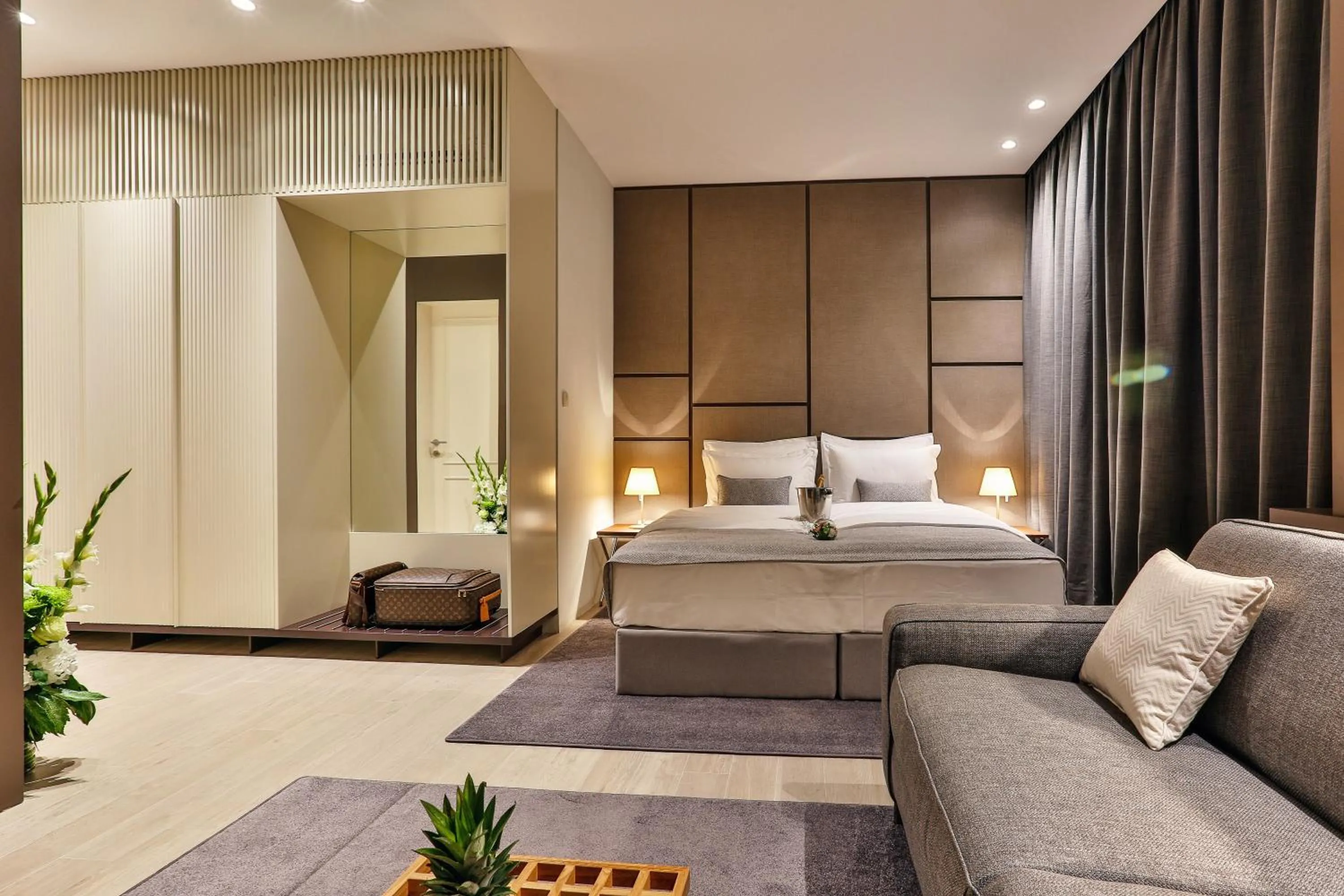 Bed in Avanti Hotel & Spa