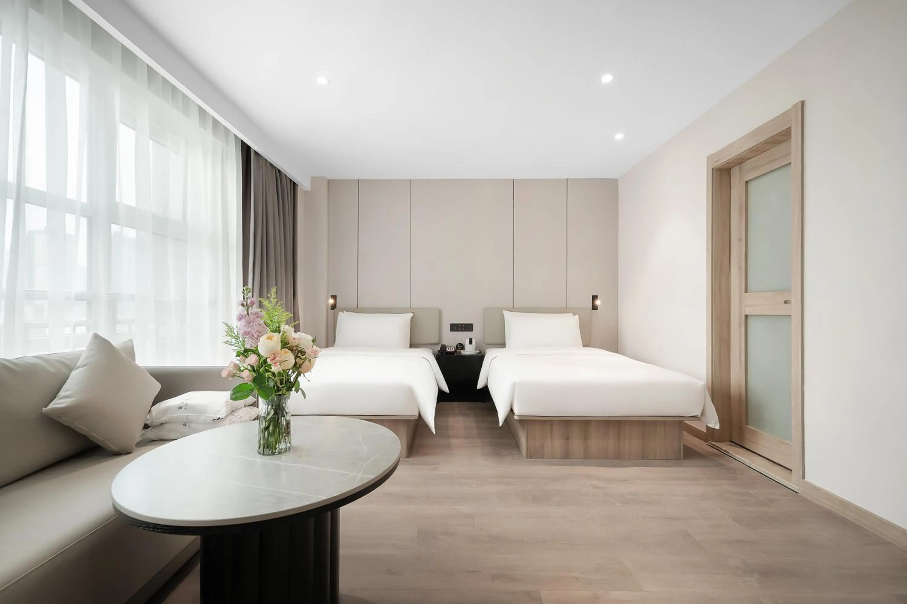 Photo of the whole room, Bed in Atour Hotel Chengdu New Convention and Exhibition Center Branch