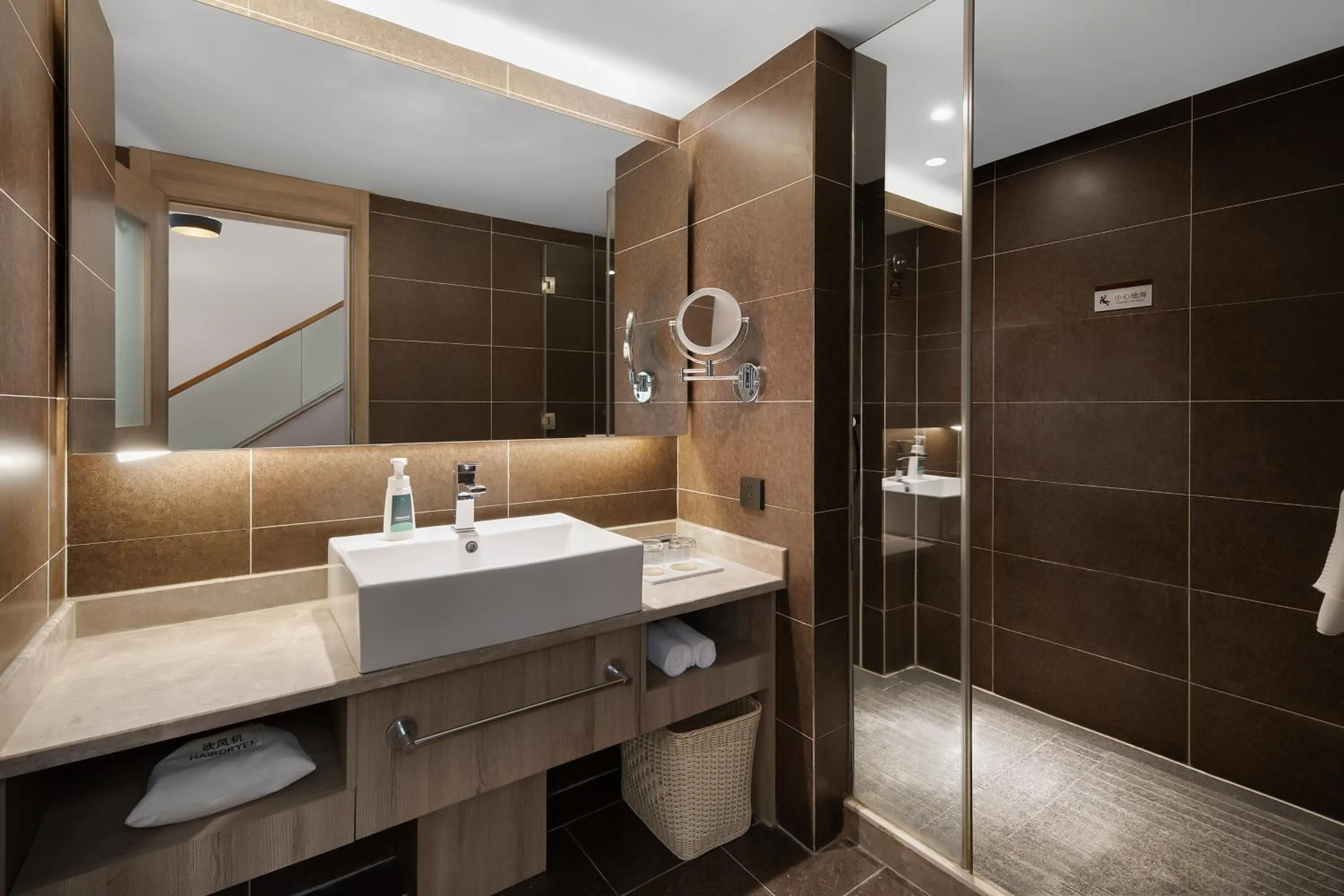 Shower in Atour Hotel Chengdu New Convention and Exhibition Center Branch