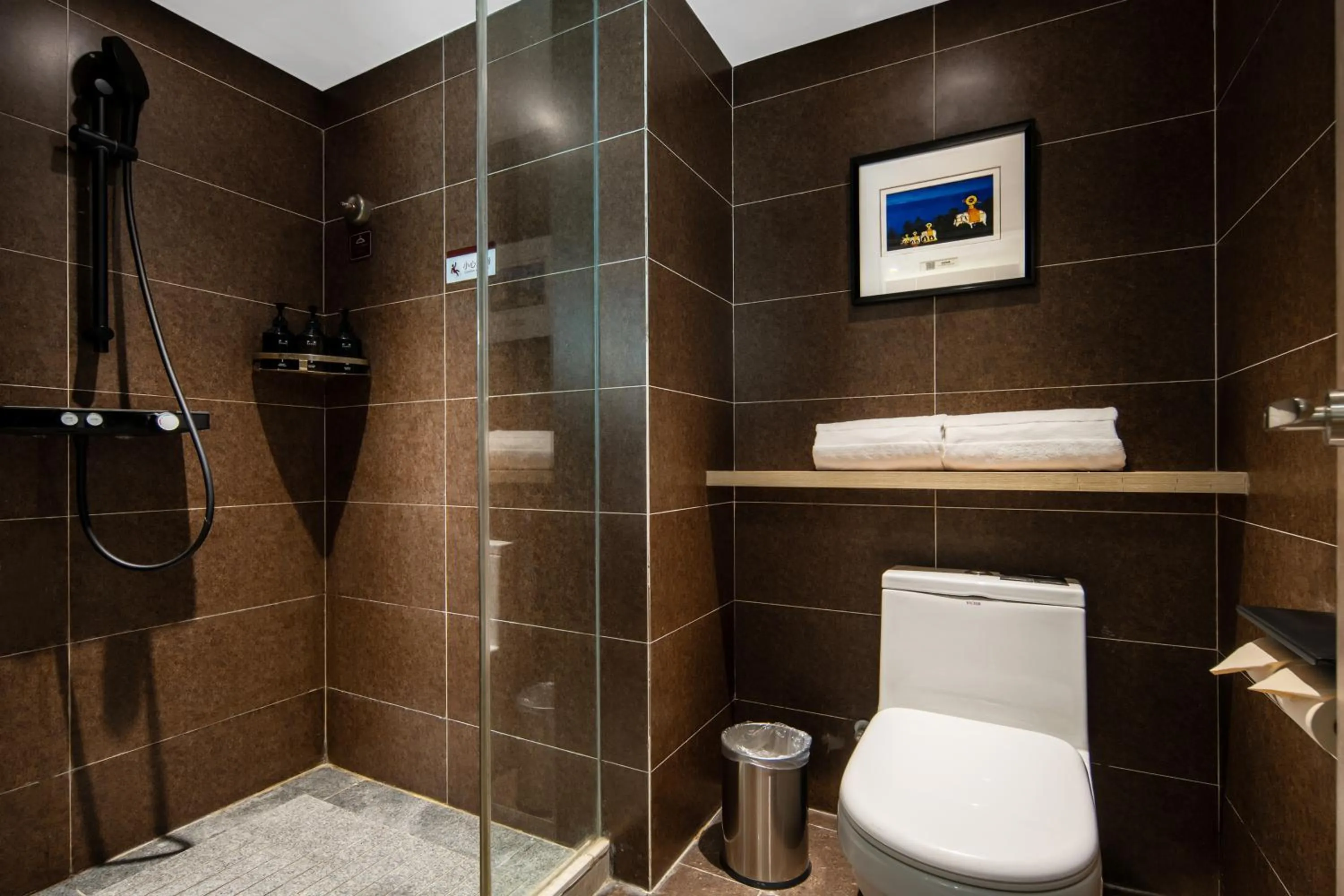 Shower in Atour Hotel Chengdu New Convention and Exhibition Center Branch