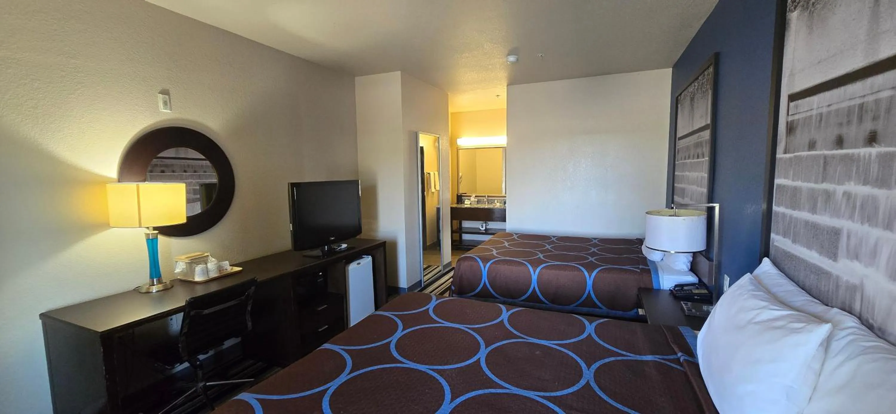 Photo of the whole room, Bed in Super 8 by Wyndham Dilley TX