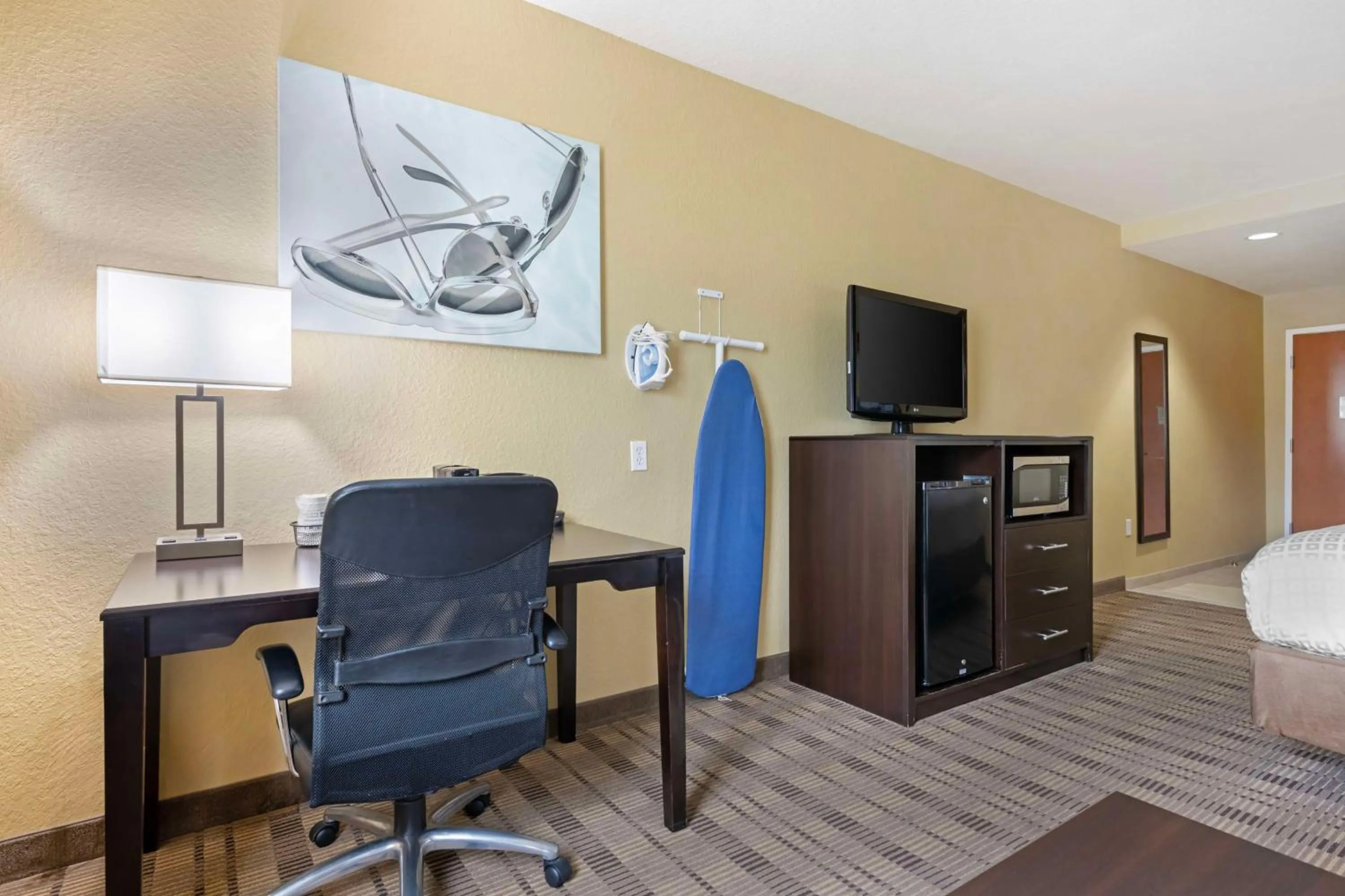 Bedroom, Bed in Best Western Edgewater Inn