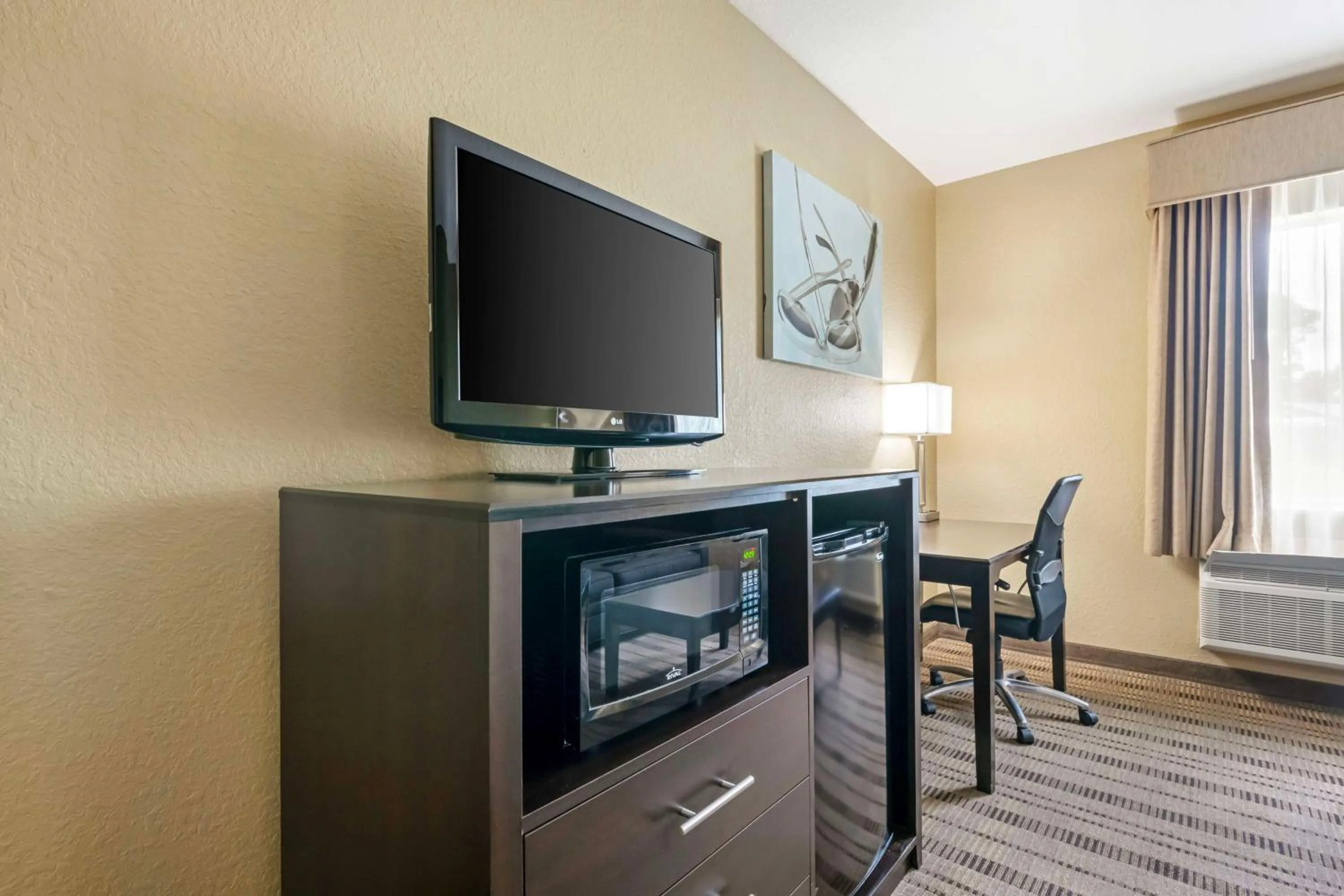 Bedroom in Best Western Edgewater Inn