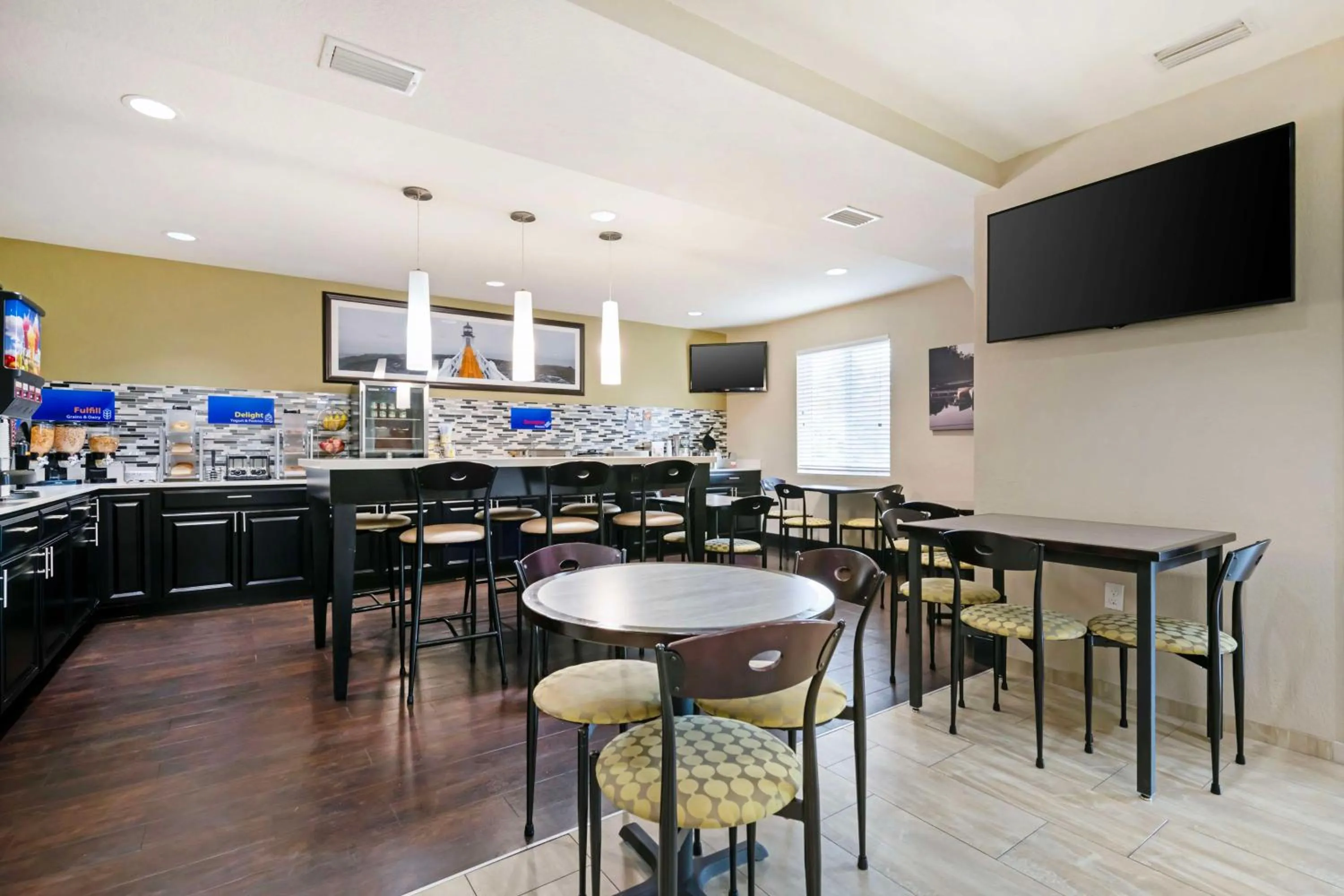 Breakfast in Best Western Edgewater Inn