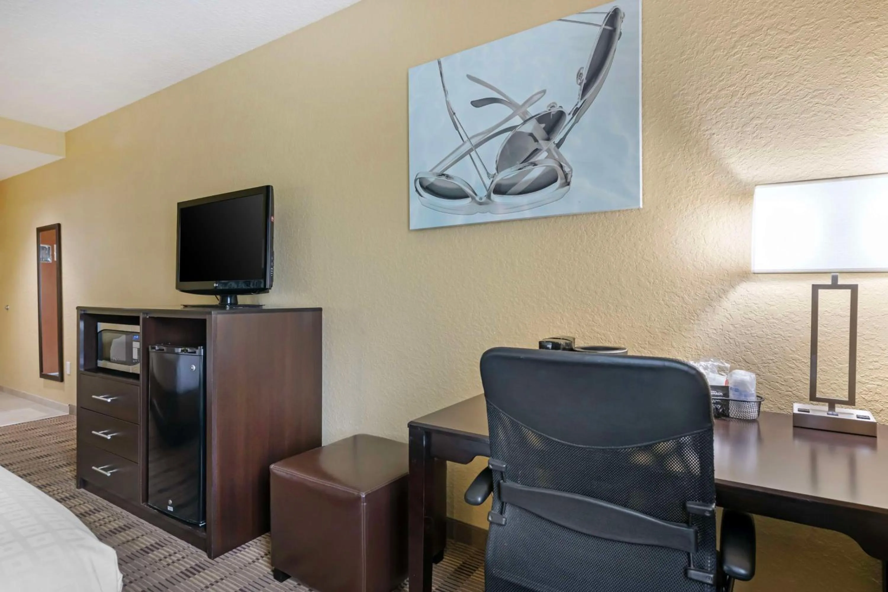 Bedroom, Bed in Best Western Edgewater Inn