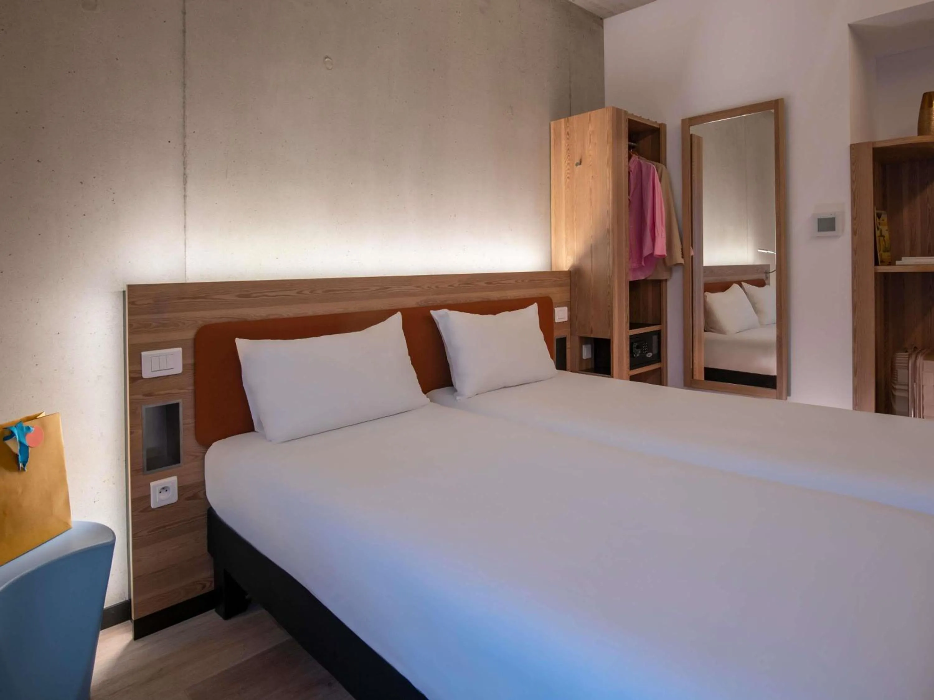 Property building, Bed in ibis Styles Ajaccio Napoleon